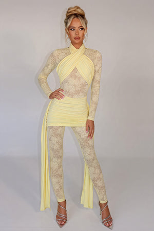 Floral Cocktailkjole med Transparente Ærmer
