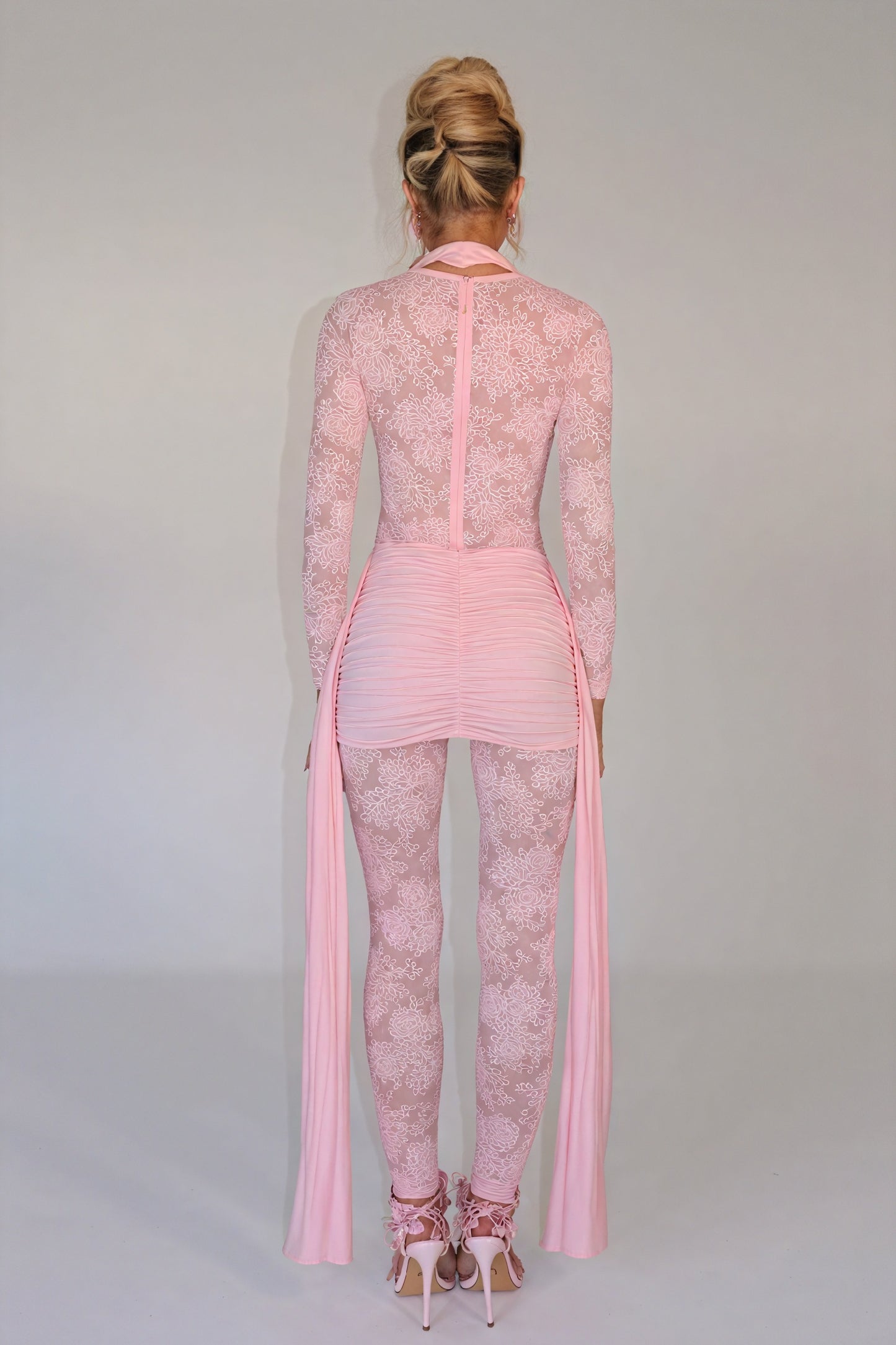 Floral Cocktailkjole med Transparente Ærmer