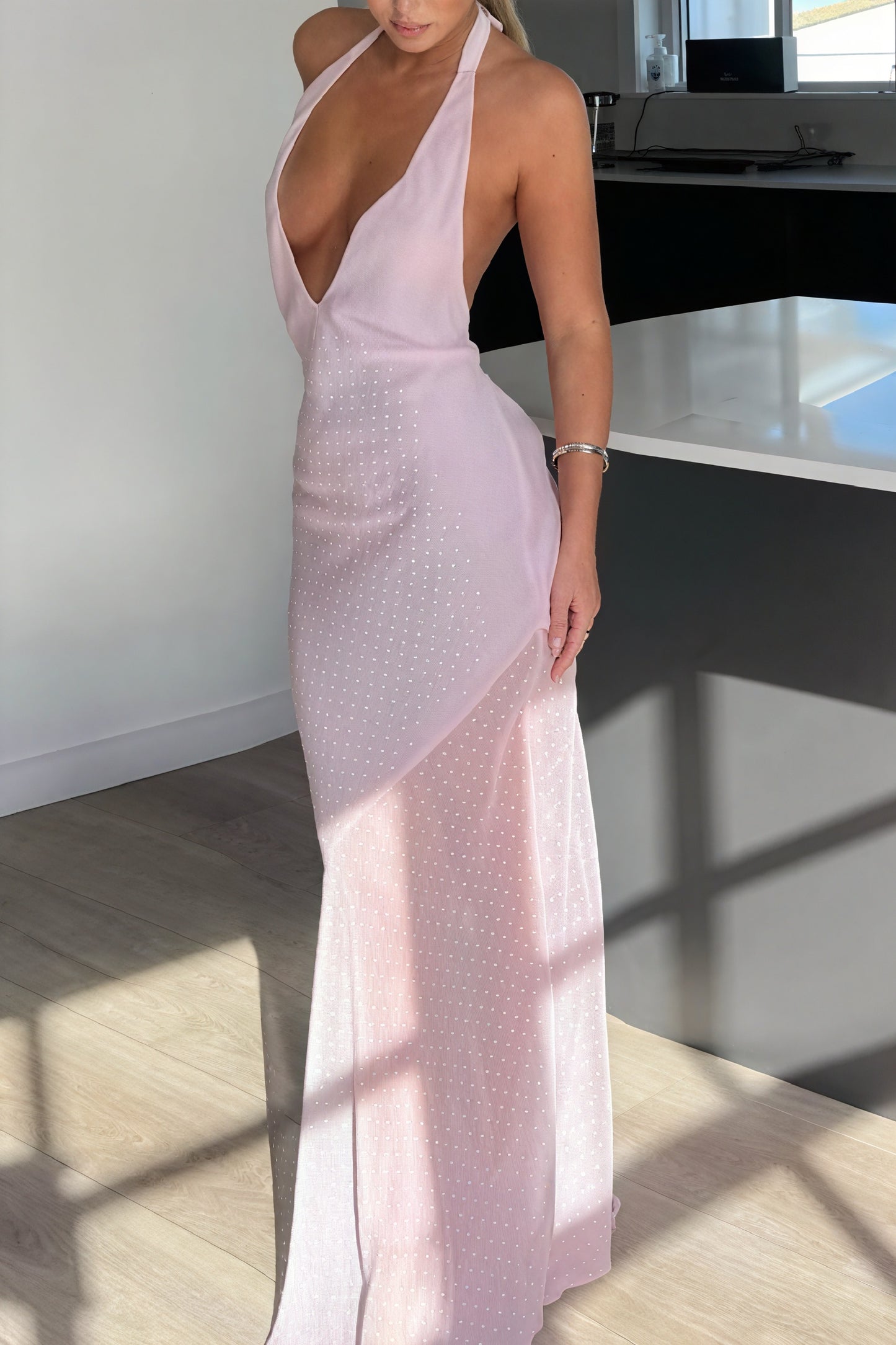 Elegante Aftenkjoler med Åben Ryg