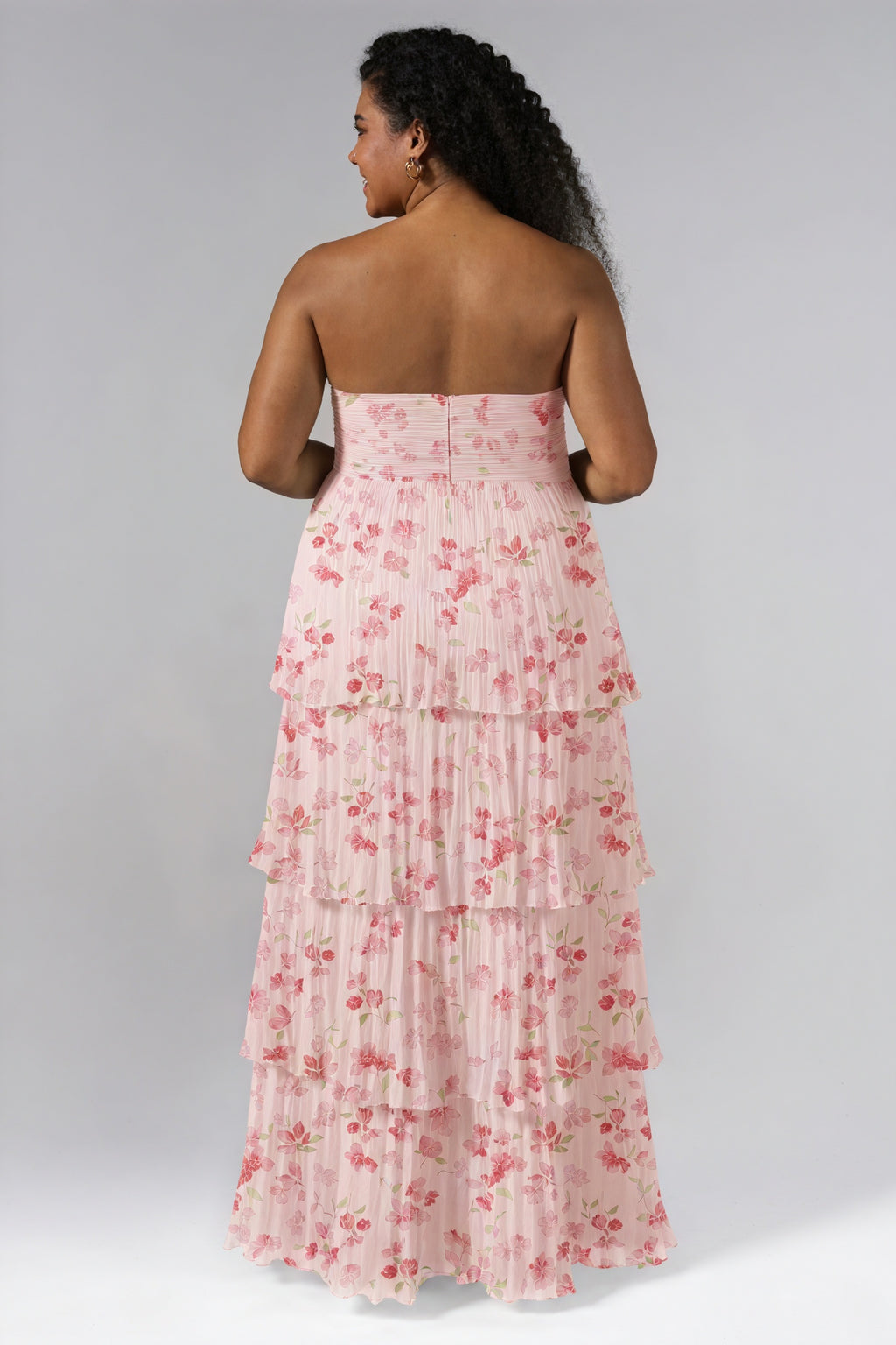 Blomstret Maxikjole med Etager og Stropper