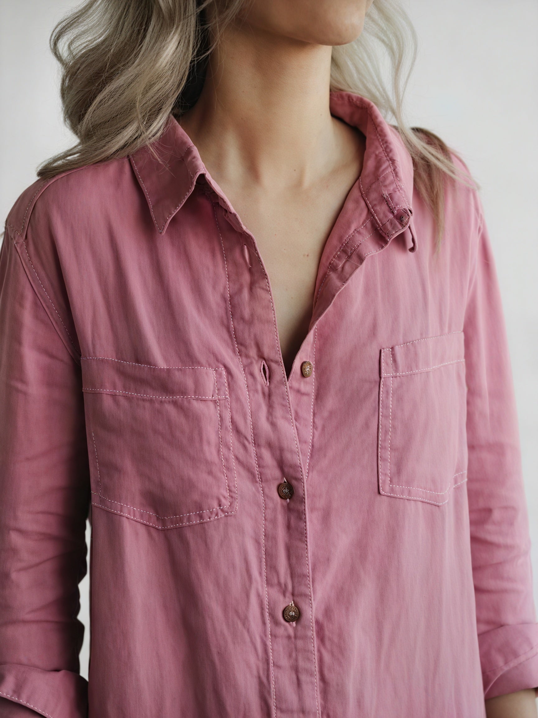 Afslappet Beklædningsgenstand - Knaplukning & Lange Ærmer