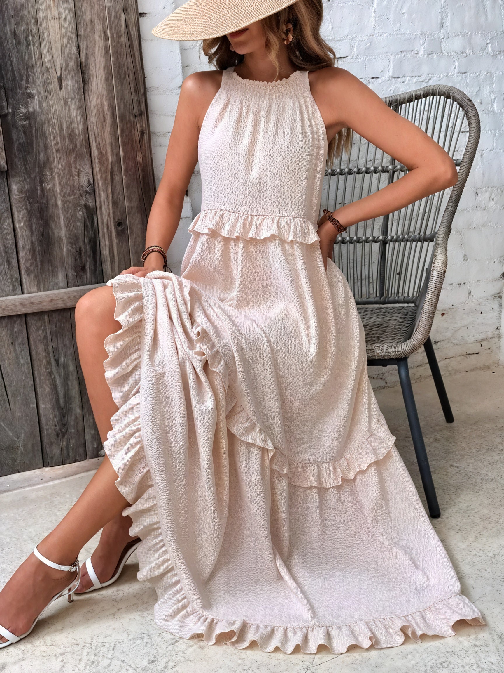 Maxikjole med Halterneck, Flæsedetaljer, Let Fald – Perfekt til Sommer og Afslappet Elegance-81649-5e9e4415-9a64-4346-b1d7-5db73e5cfb70