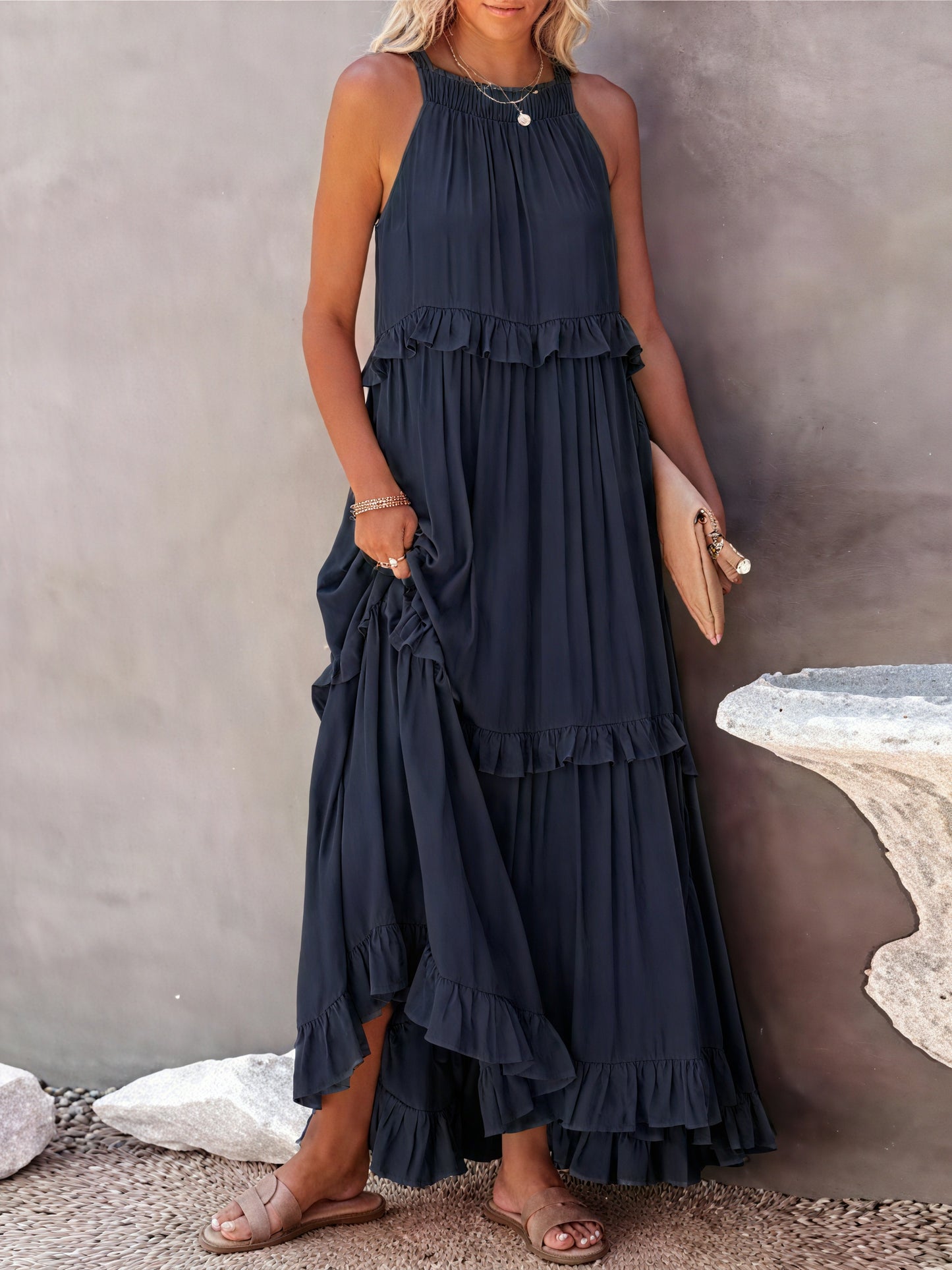 Maxikjole med Halterneck, Flæsedetaljer, Let Fald – Perfekt til Sommer og Afslappet Elegance-81649-50b6d16e-b470-4e22-b137-0c7cd2009739