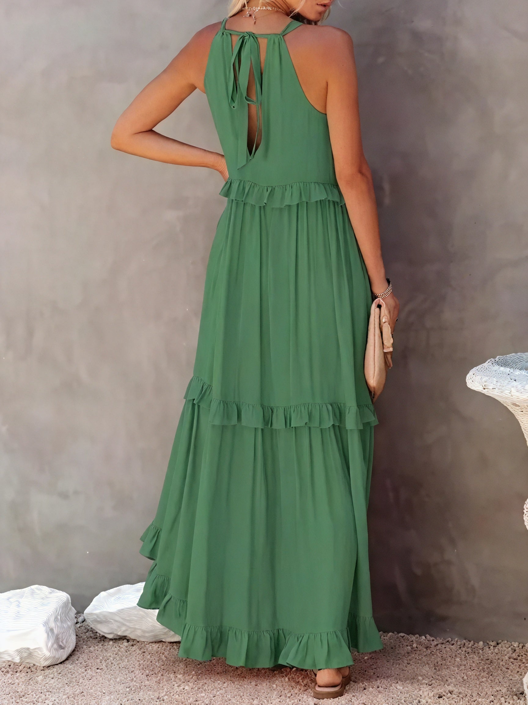 Maxikjole med Halterneck, Flæsedetaljer, Let Fald – Perfekt til Sommer og Afslappet Elegance-81649-36579b3a-24f6-49ff-be44-95d5a62b1228