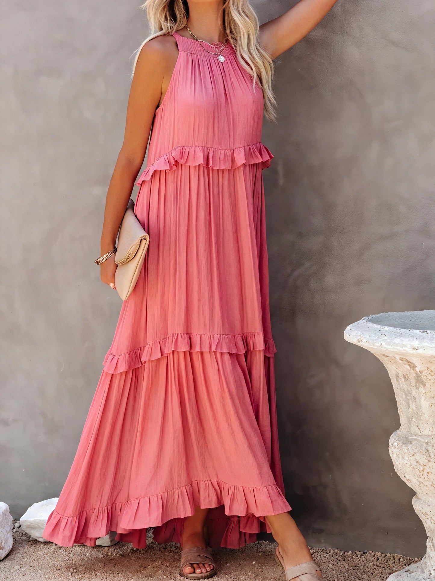 Maxikjole med Halterneck, Flæsedetaljer, Let Fald – Perfekt til Sommer og Afslappet Elegance-81649-9ecb1298-d810-4ef7-b42f-faffde761c81
