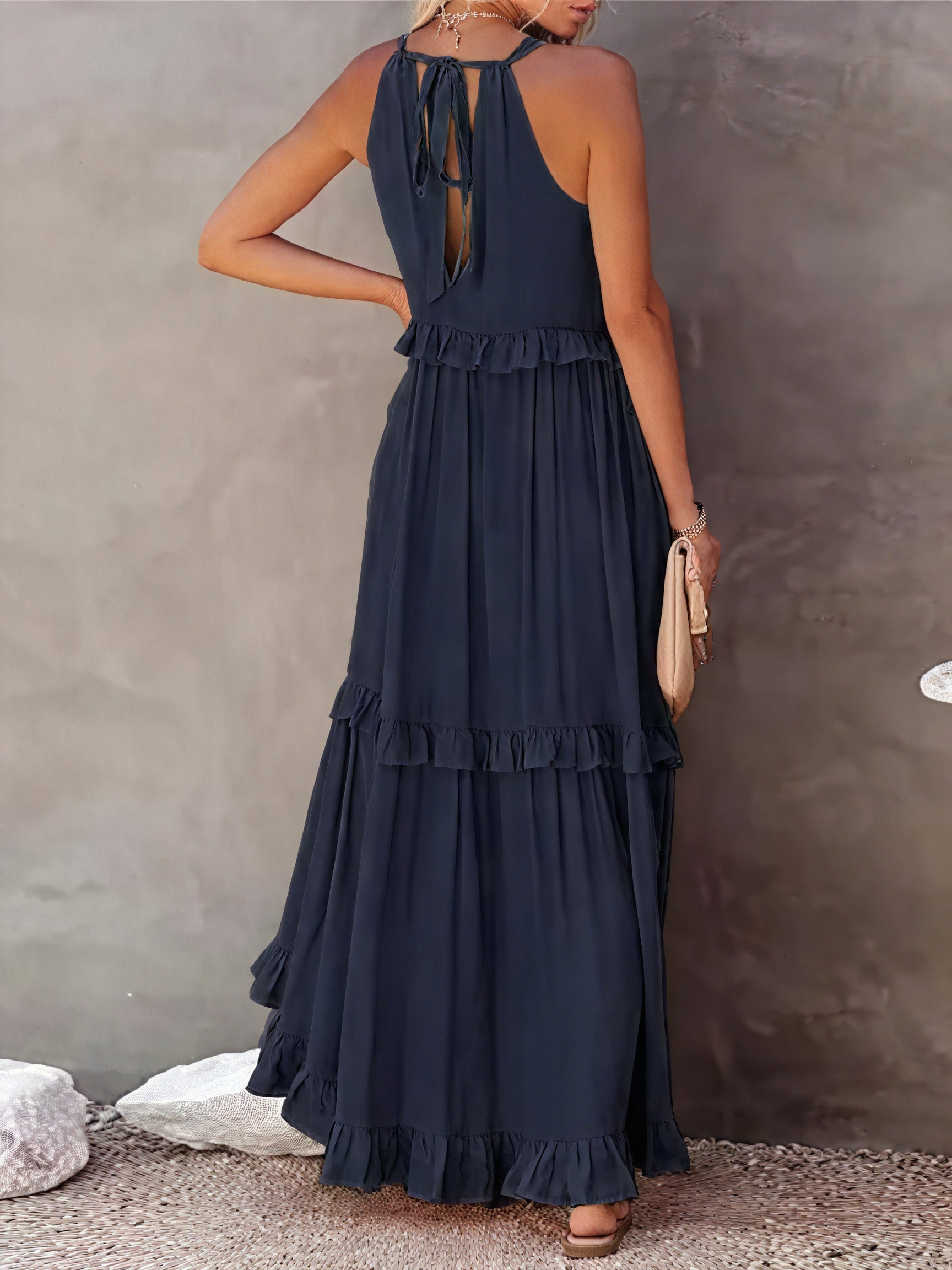 Maxikjole med Halterneck, Flæsedetaljer, Let Fald – Perfekt til Sommer og Afslappet Elegance-81649-b705a98f-5d2e-4093-991d-0c6bc168fb86