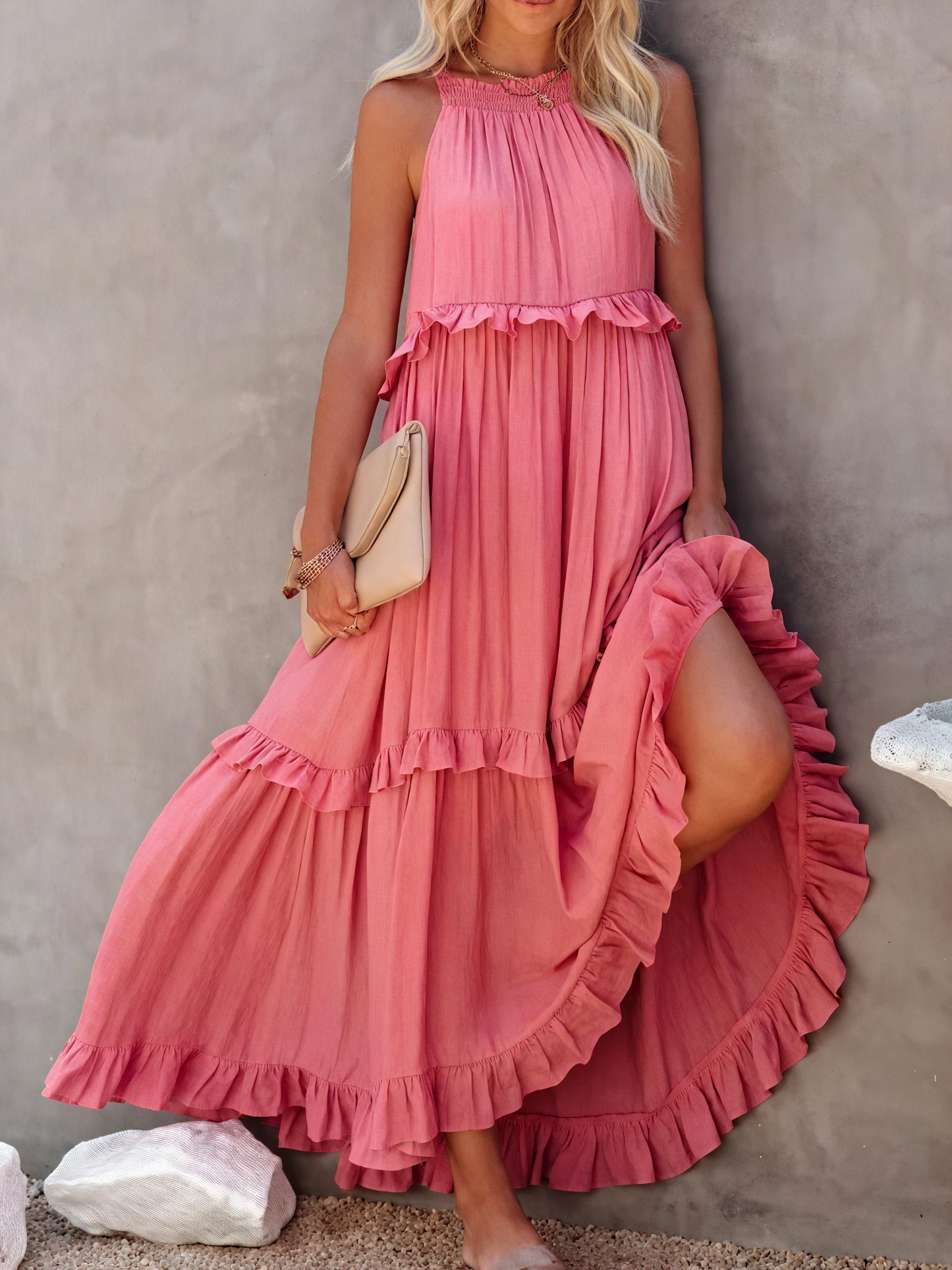 Maxikjole med Halterneck, Flæsedetaljer, Let Fald – Perfekt til Sommer og Afslappet Elegance-81649-66b9f915-408a-44bc-a563-dc7b06f5469e