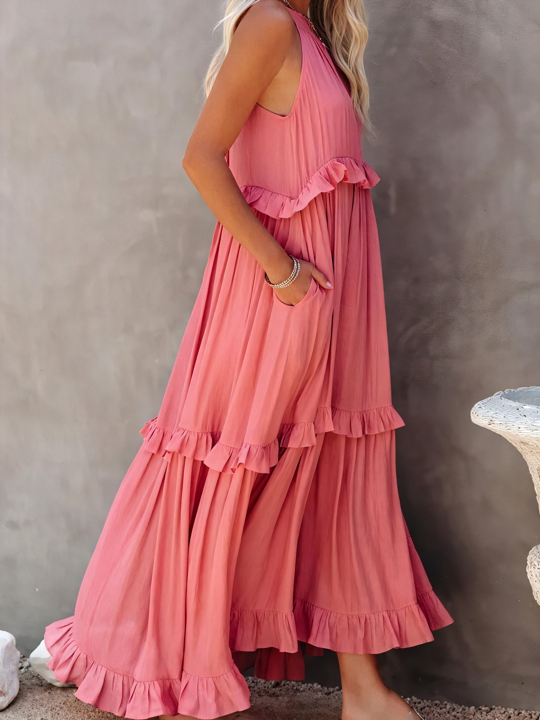 Maxikjole med Halterneck, Flæsedetaljer, Let Fald – Perfekt til Sommer og Afslappet Elegance-81649-7cf9329f-c32d-4996-b580-d34bebd31432