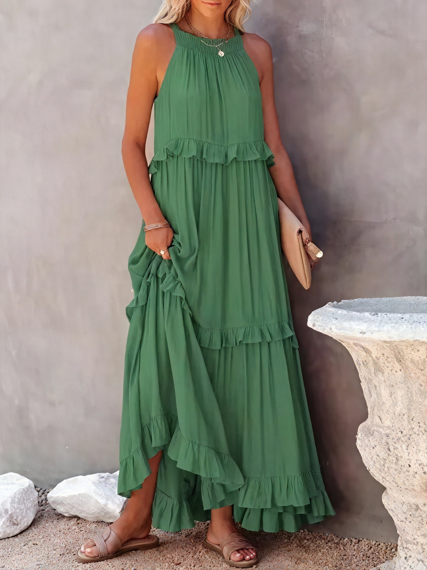 Maxikjole med Halterneck, Flæsedetaljer, Let Fald – Perfekt til Sommer og Afslappet Elegance-81649-46db419d-4ec6-423a-afb5-bad208a3c7b7