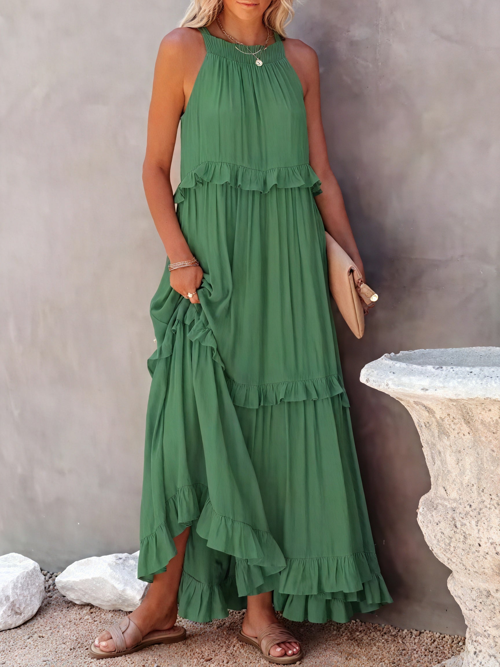 Maxikjole med Halterneck, Flæsedetaljer, Let Fald – Perfekt til Sommer og Afslappet Elegance-81649-46db419d-4ec6-423a-afb5-bad208a3c7b7