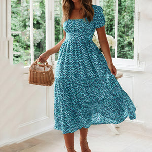 Blomstrende midi-kjole med feminin charme