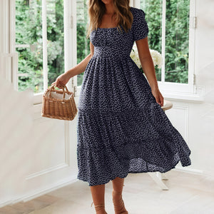 Blomstrende midi-kjole med feminin charme
