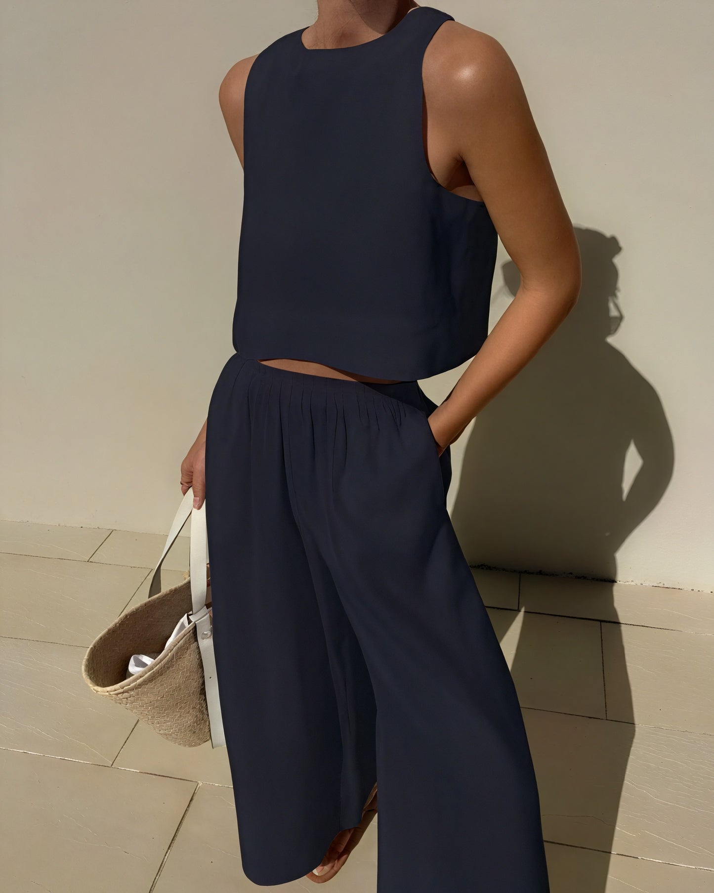 Minimalistisk Sæt - Cropped Top & Brede Ben