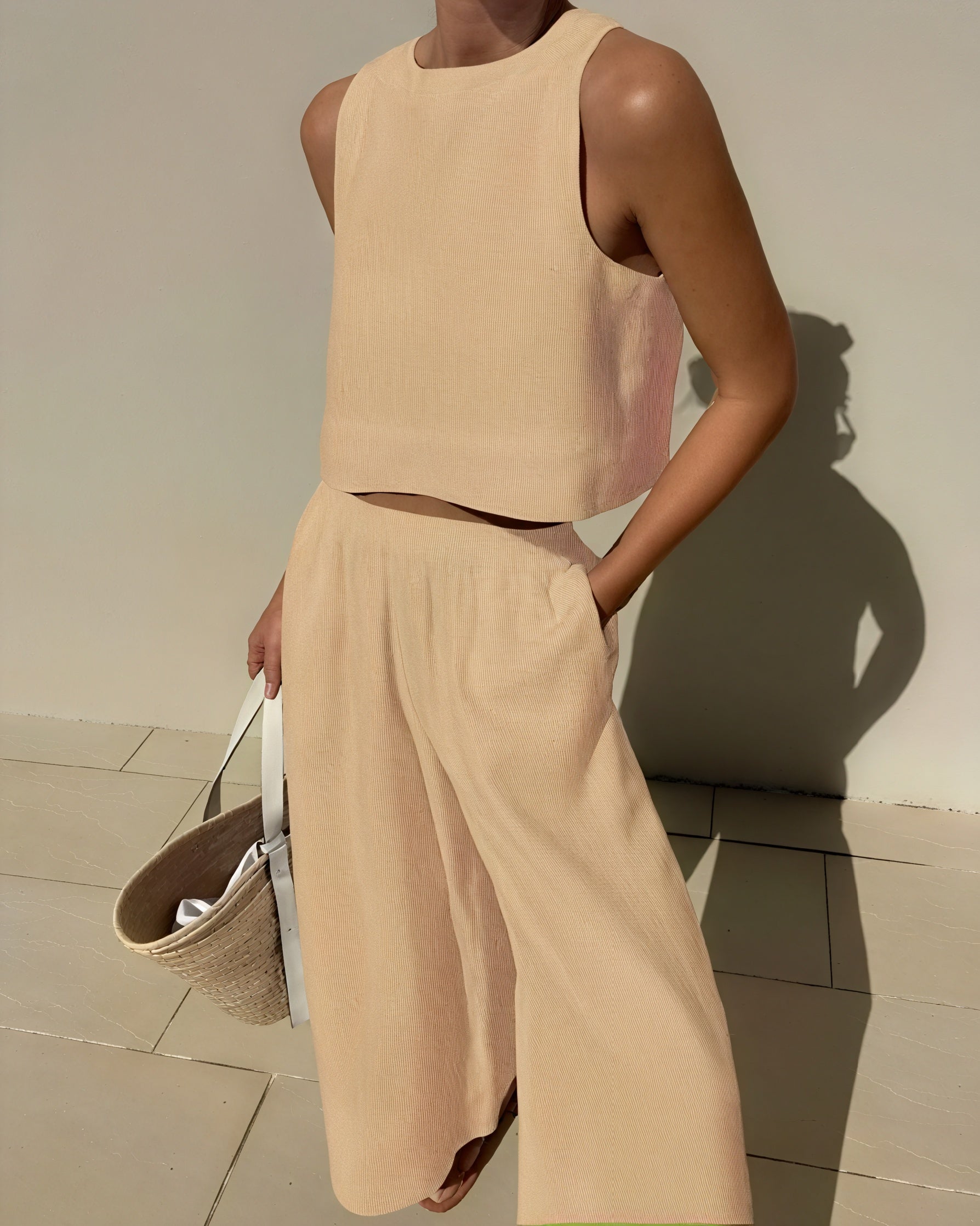Minimalistisk Sæt - Cropped Top & Brede Ben