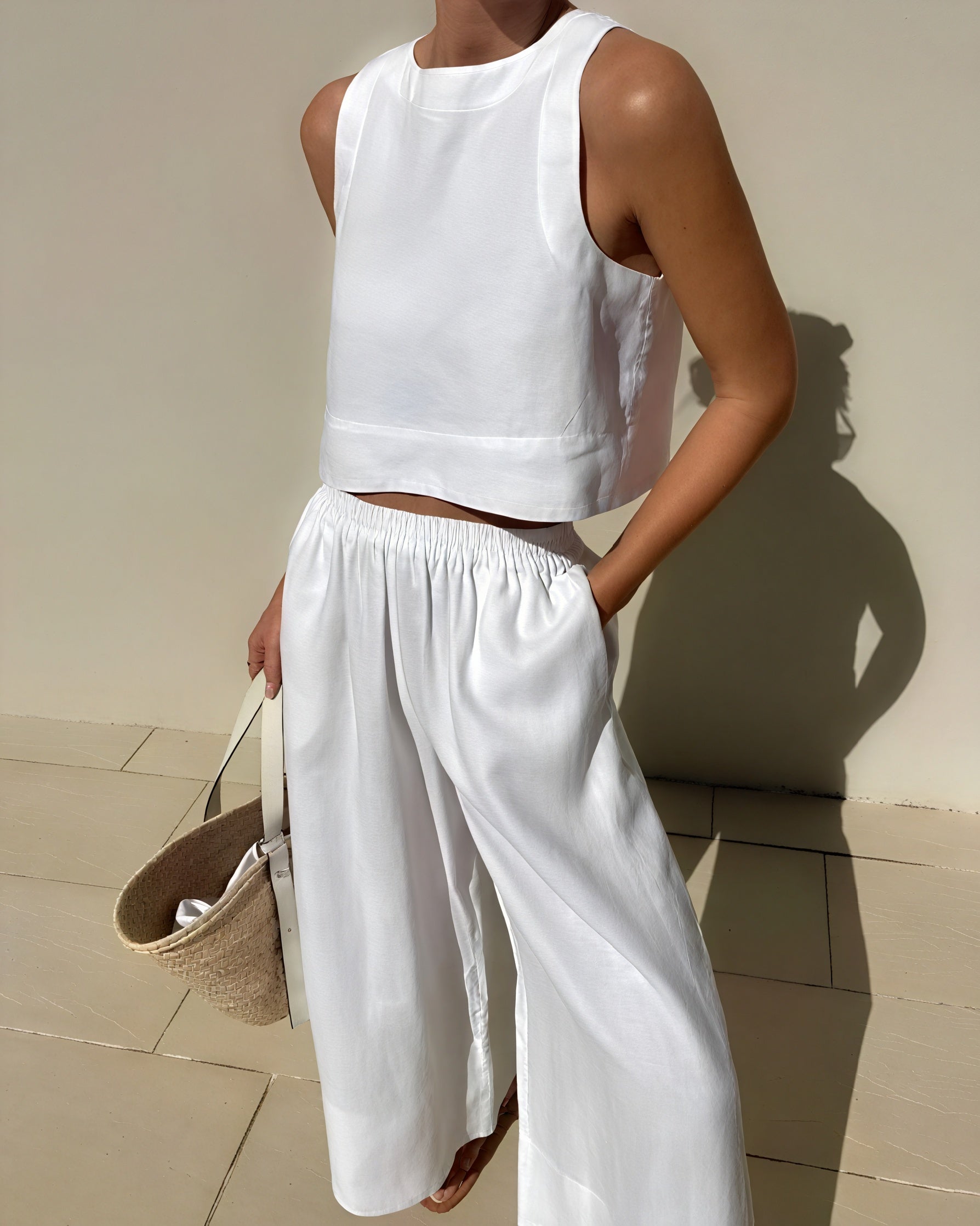 Minimalistisk Sæt - Cropped Top & Brede Ben