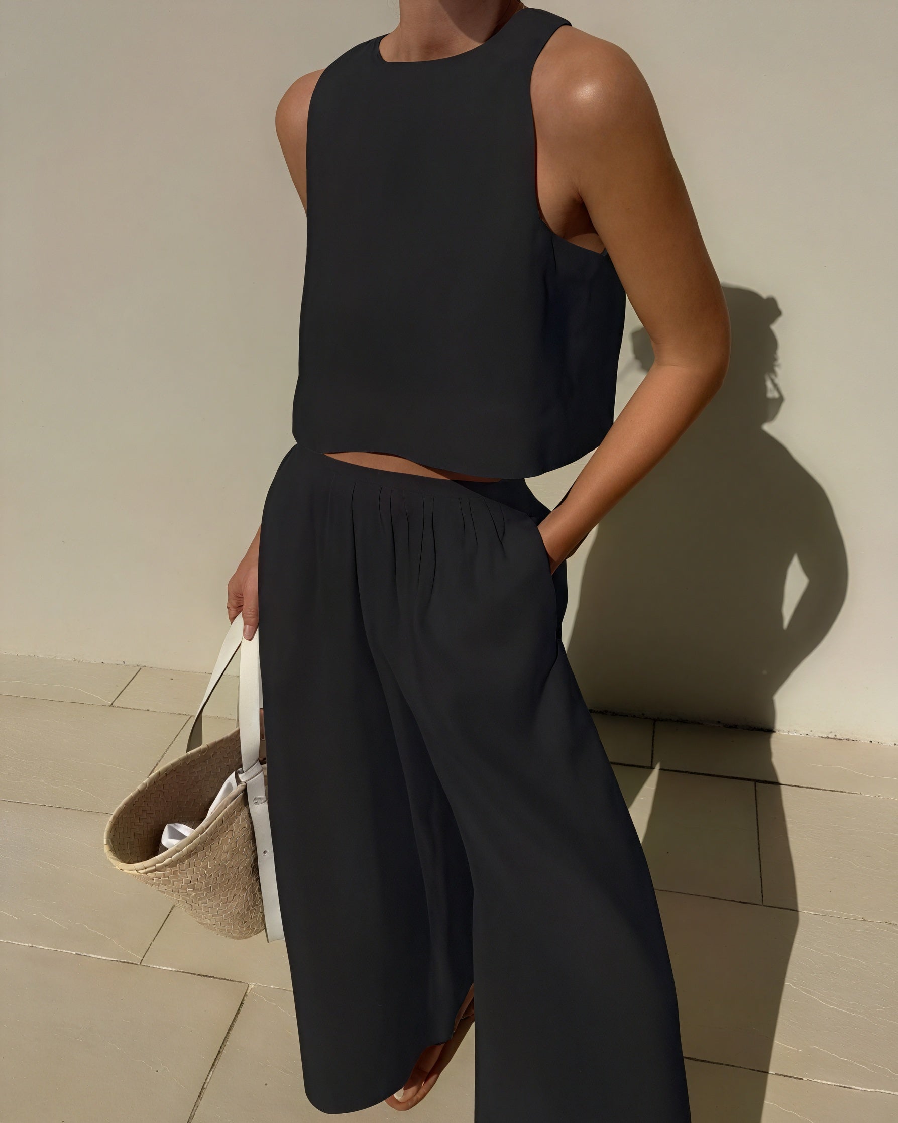 Minimalistisk Sæt - Cropped Top & Brede Ben