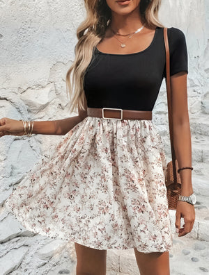 Kjole med Firkantet Halsudskæring, Todelt Look, Blomstret Nederdel og Korte Ærmer – Feminint Sommerdesign-82320-32642e98-dc01-4609-bc54-fecb3457304c