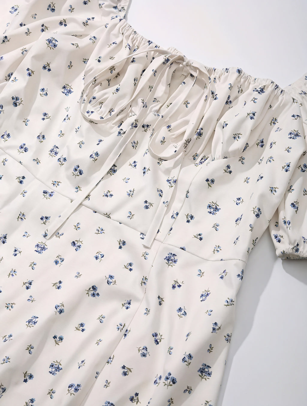 Blomstret Kjole med Firkantet Halsudskæring, Pufærmer, Bindedetalje & Høj Slids – Romantisk Sommerstil-82654-b5839168-b118-45ce-b570-7a47620ad217