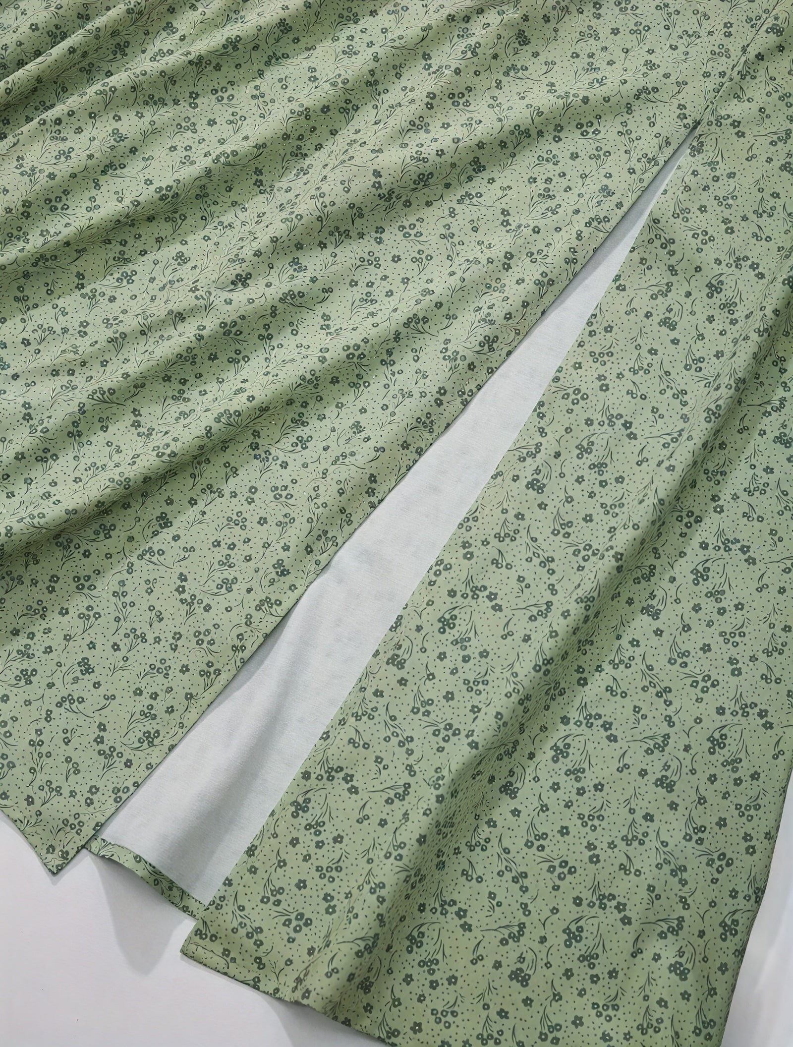 Blomstret Kjole med Firkantet Halsudskæring, Pufærmer, Bindedetalje & Høj Slids – Romantisk Sommerstil-82654-5bb0a6cf-0bb7-4d91-8d77-9f904660cecf