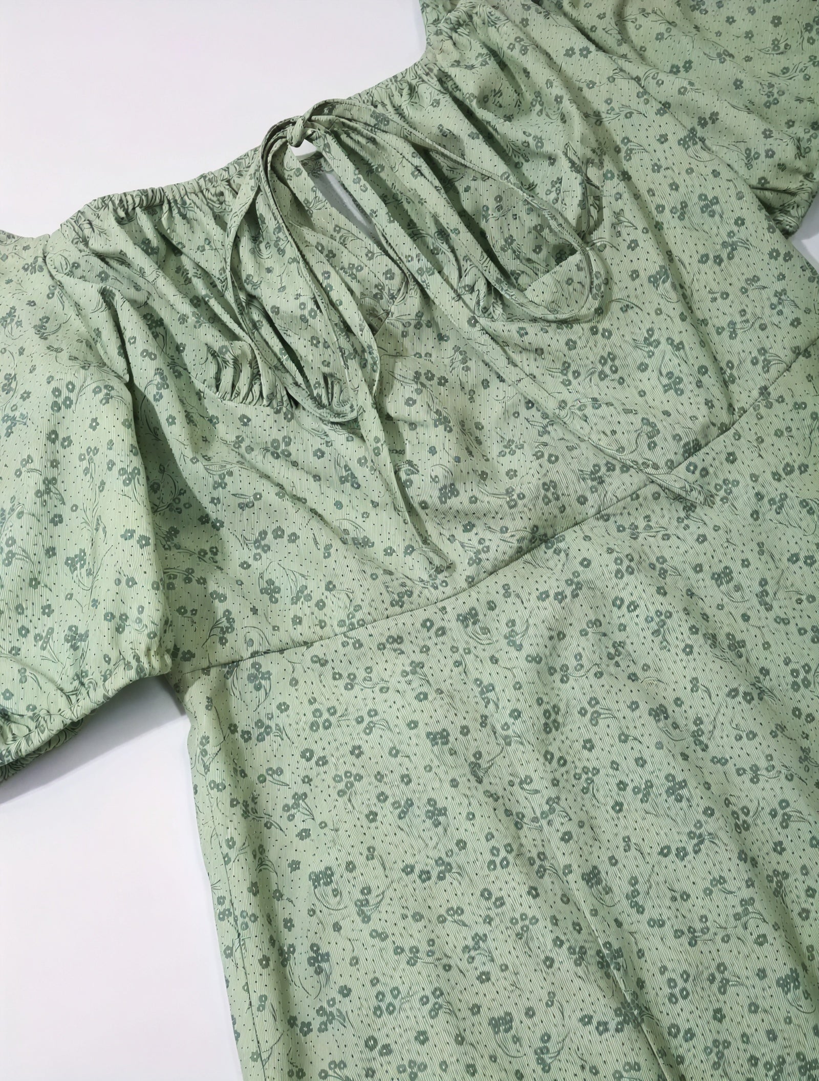 Blomstret Kjole med Firkantet Halsudskæring, Pufærmer, Bindedetalje & Høj Slids – Romantisk Sommerstil-82654-d5601b32-a1c0-4d9a-bf69-766732ed2d9d