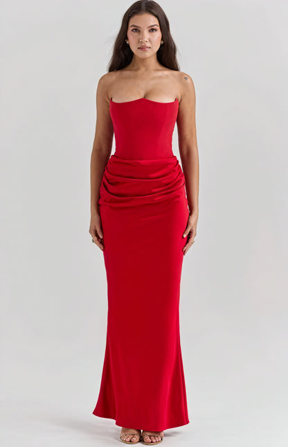 Tidløs elegance: Strapless kjole med draperinger