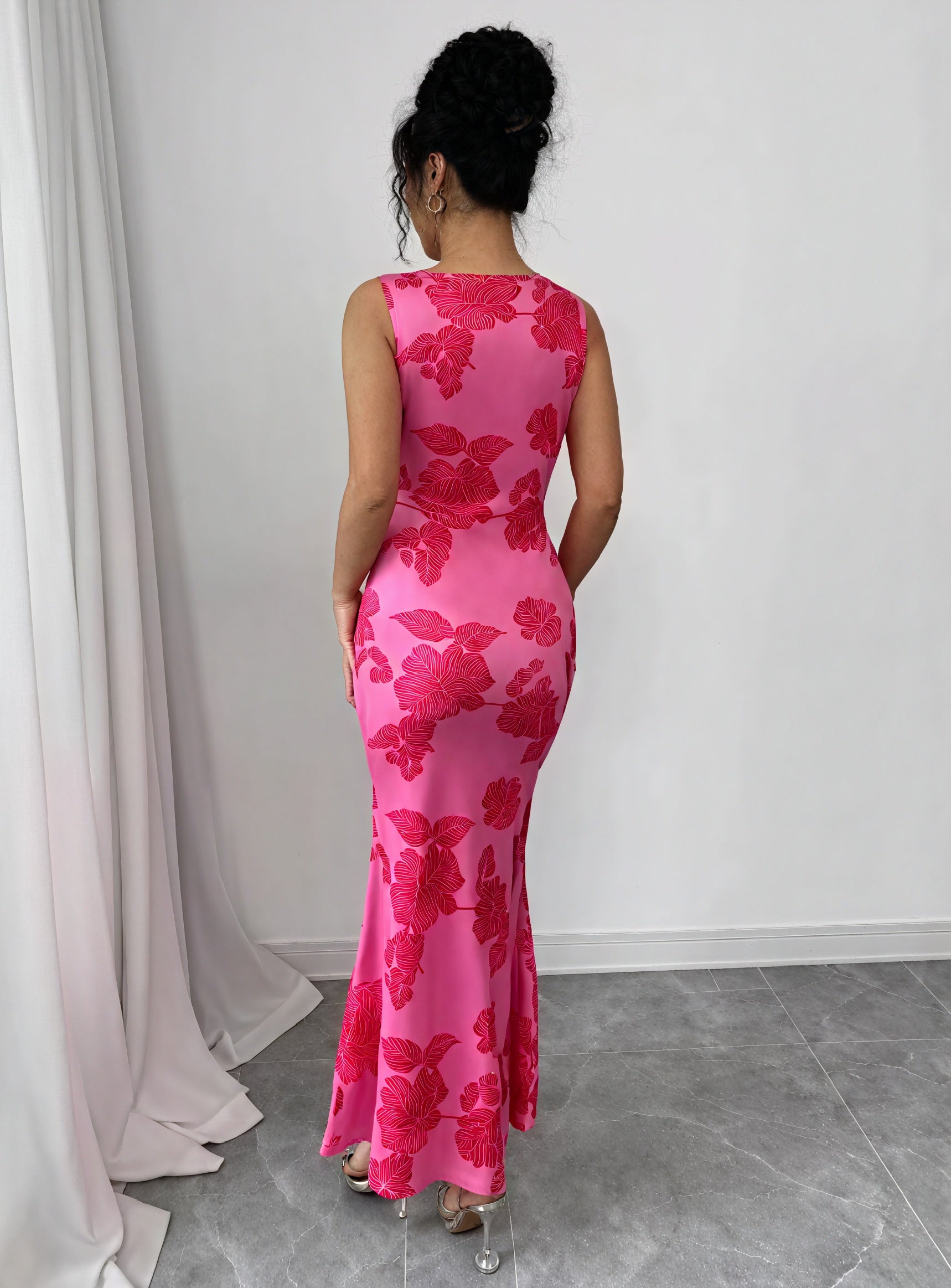 Blomstrende Elegance: Figursyet Gulvlang Kjole