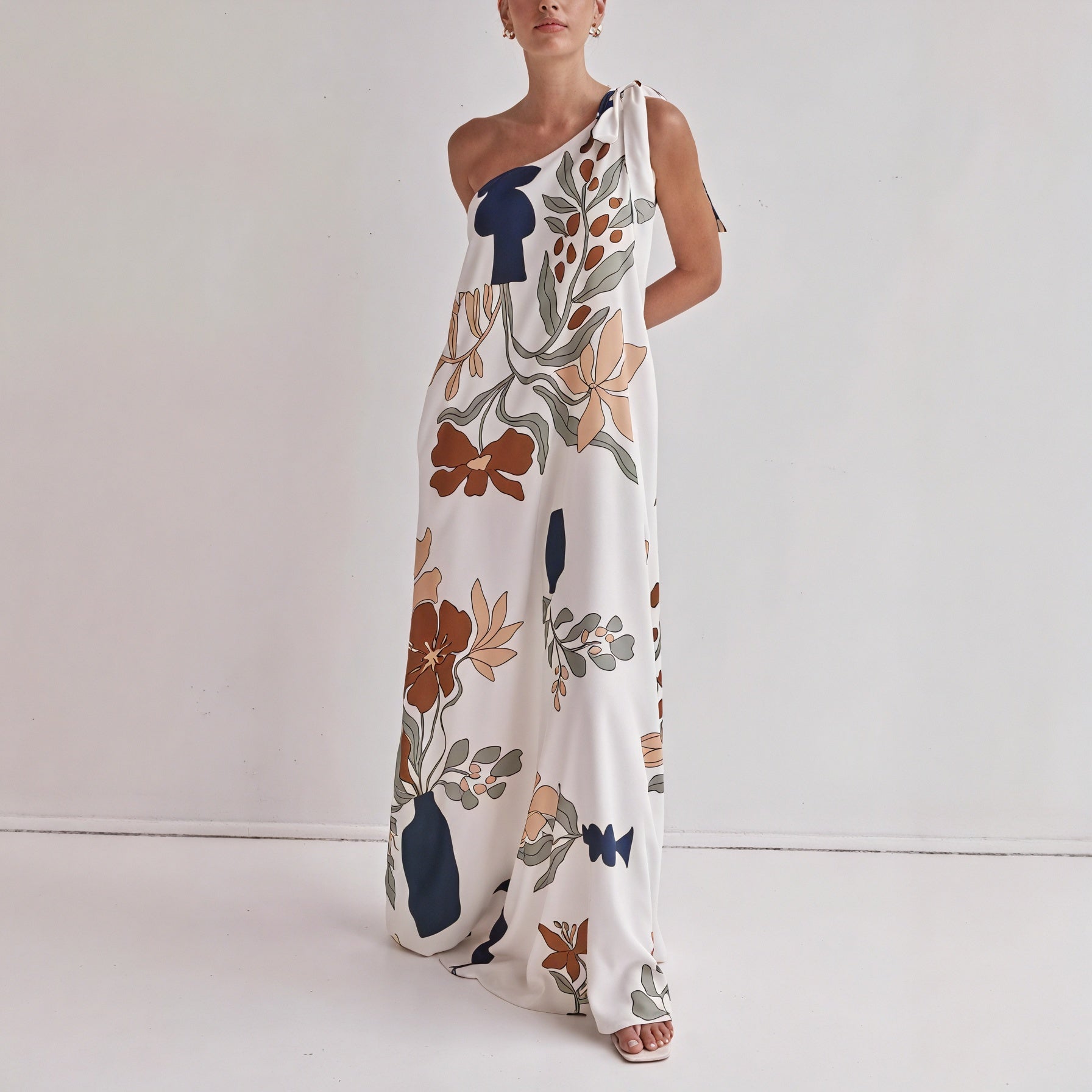 Kvinders Maxi Kjole – Blomstret, Asymmetrisk Én-Skulder Design, Norideen-83220-56826d4b-346c-4efe-bd0b-566bd971eb4a