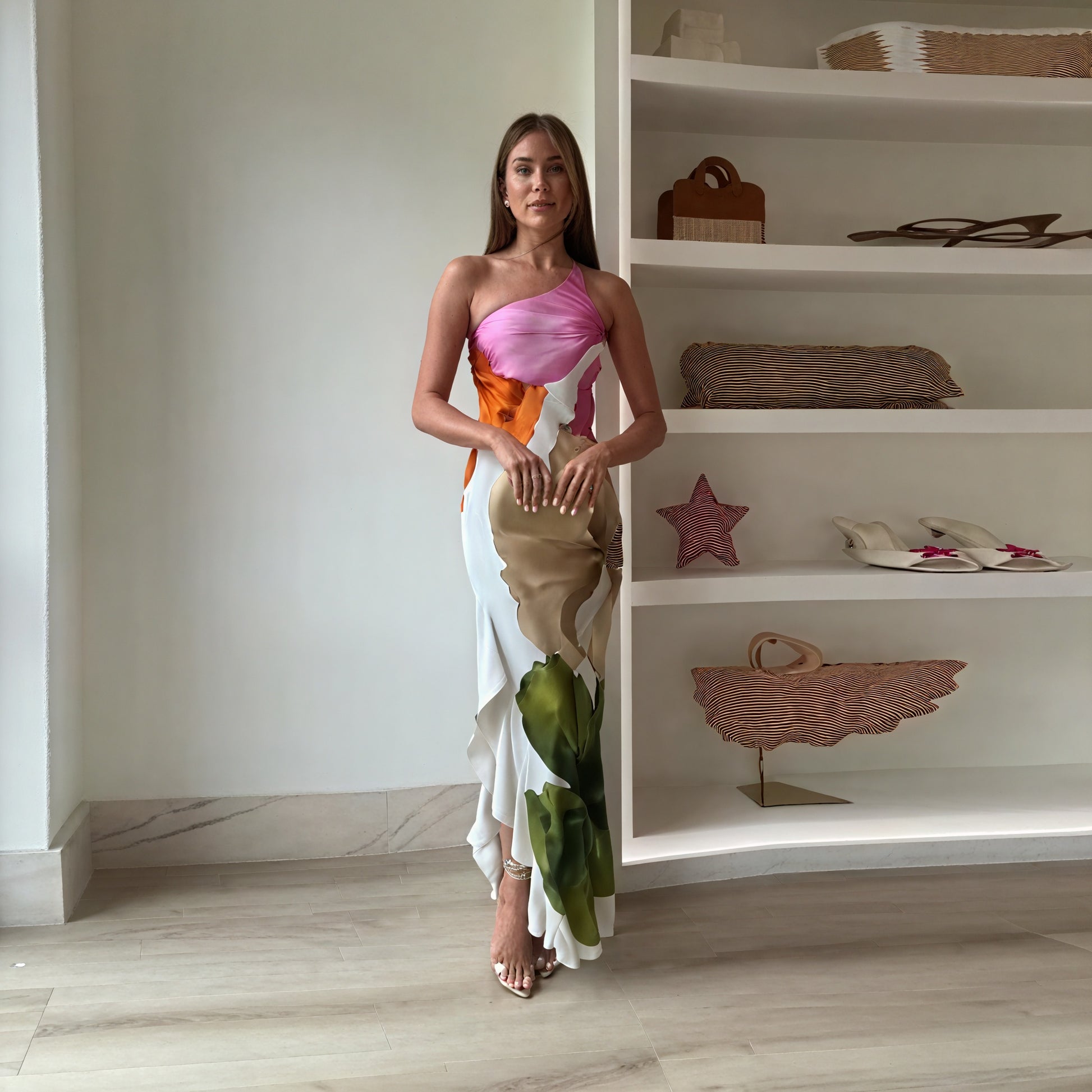 Dame Maxikjole – Ærmeløs One-Shoulder Halterneck med Print-83229-601f6e0b-4ec1-4c68-b0ba-7e08fc090395