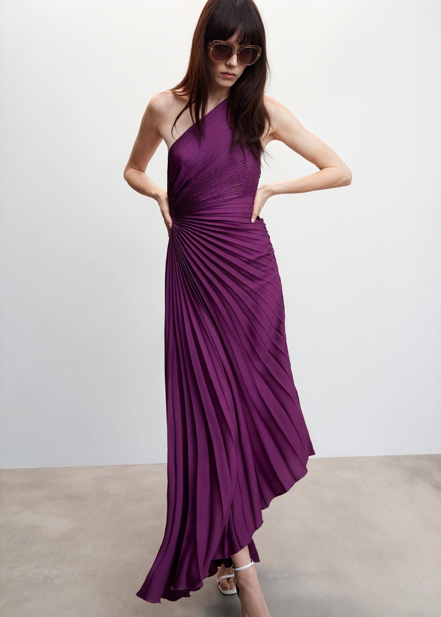 Kvinders Kjole – Enkeltskuldret Plisseret, Asymmetrisk Kant, Elegant Stil-83236-7848a536-1b43-4eff-9e1c-8d3b98e1f917