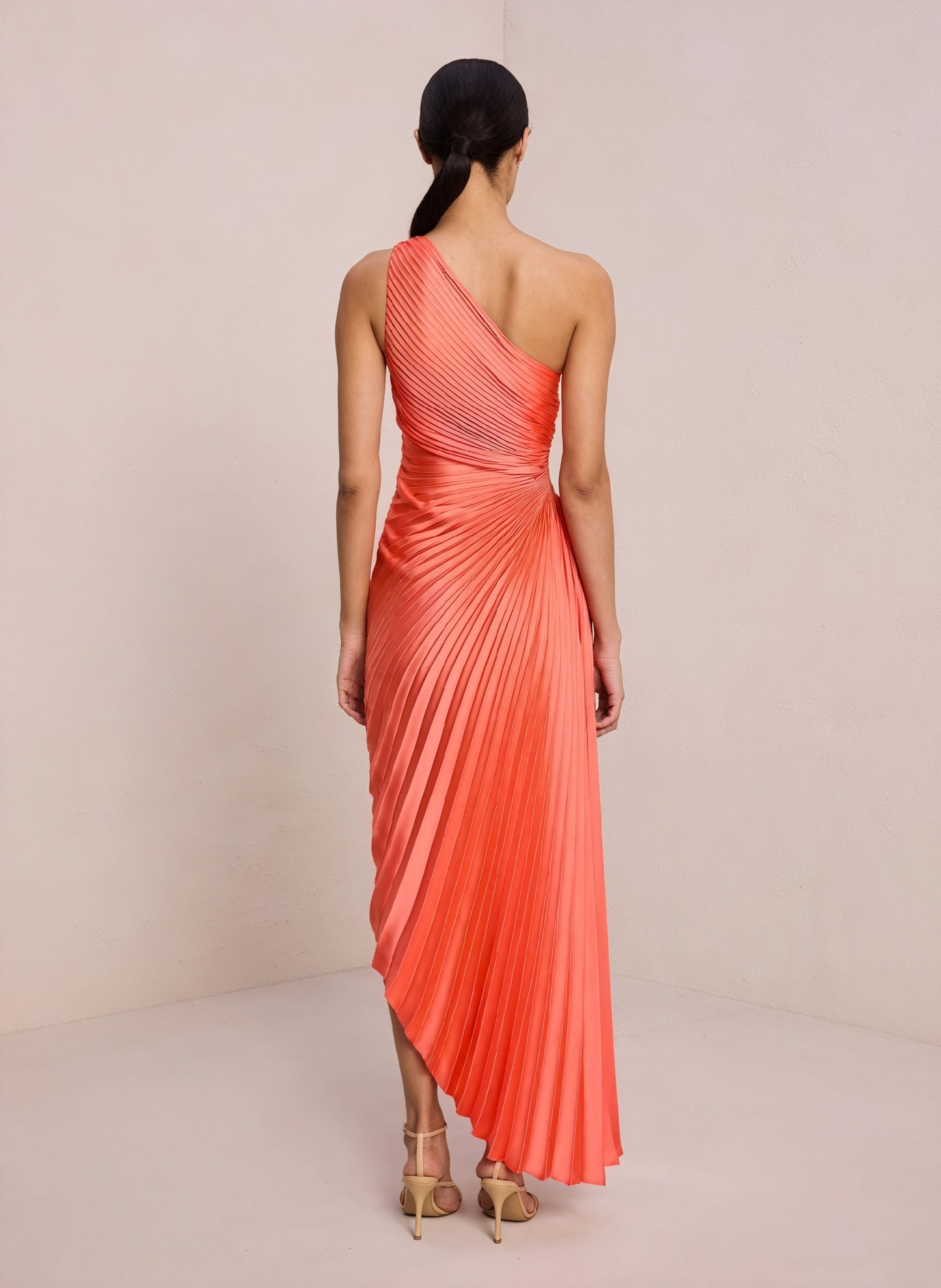 Kvinders Kjole – Enkeltskuldret Plisseret, Asymmetrisk Kant, Elegant Stil-83236-51754725-94fe-4c32-9907-27cfb6c5ec66