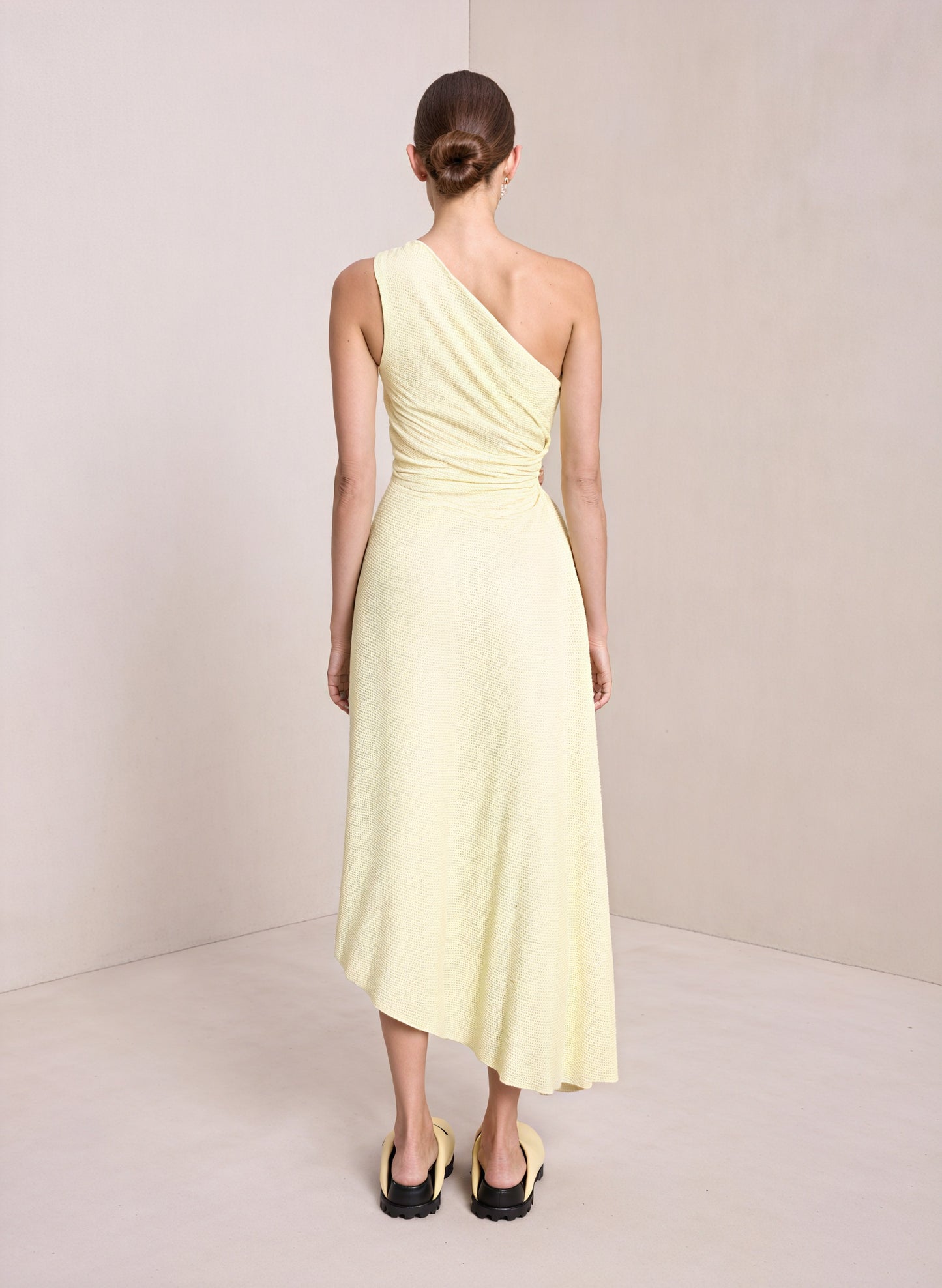 Kvinders Kjole – Enkeltskuldret Plisseret, Asymmetrisk Kant, Elegant Stil-83236-ab03510b-28b1-4691-a70c-24b553dabd62