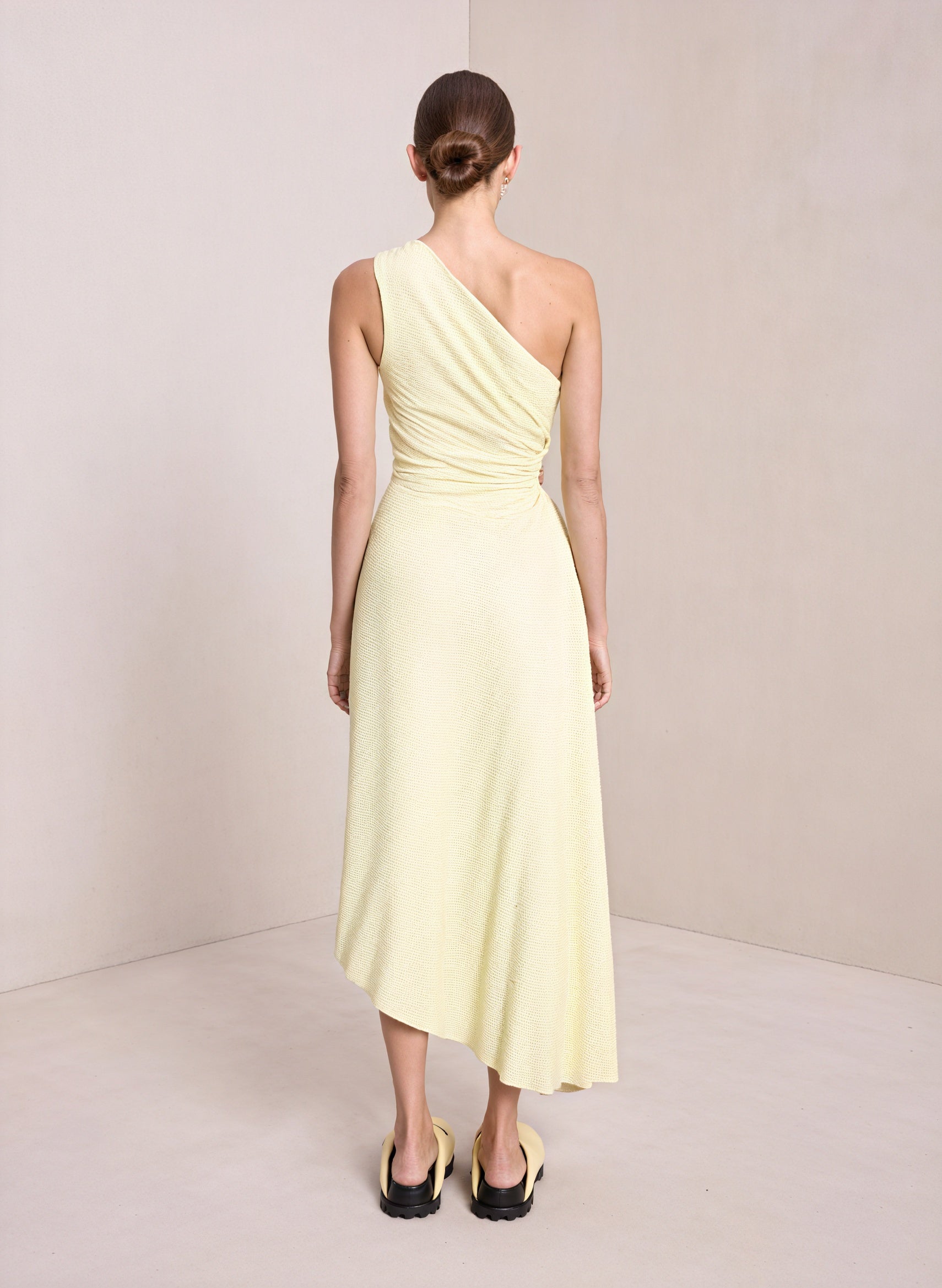 Kvinders Kjole – Enkeltskuldret Plisseret, Asymmetrisk Kant, Elegant Stil-83236-ab03510b-28b1-4691-a70c-24b553dabd62