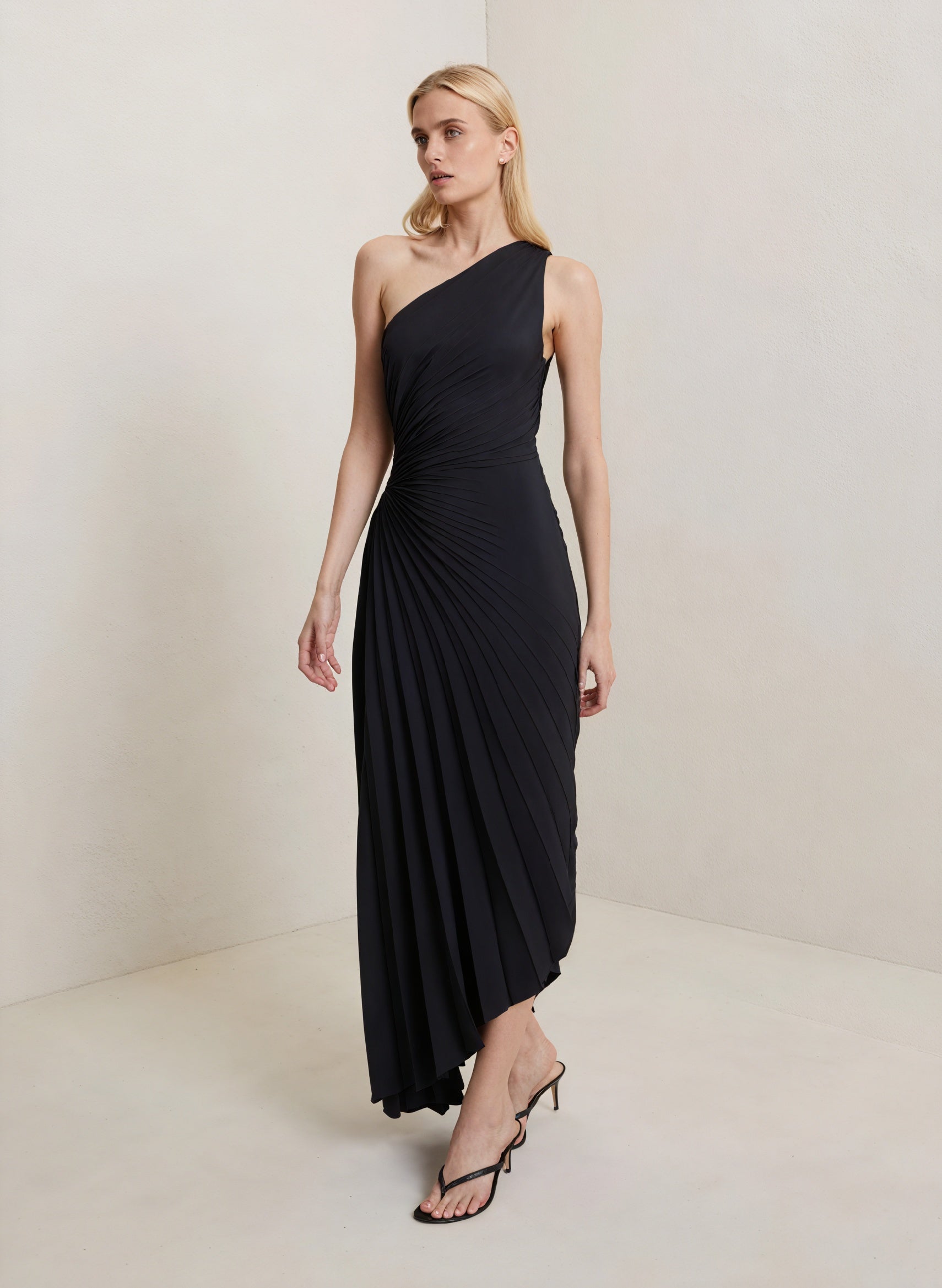 Kvinders Kjole – Enkeltskuldret Plisseret, Asymmetrisk Kant, Elegant Stil-83236-b6bd053d-56ea-44a9-b100-57b38689703e