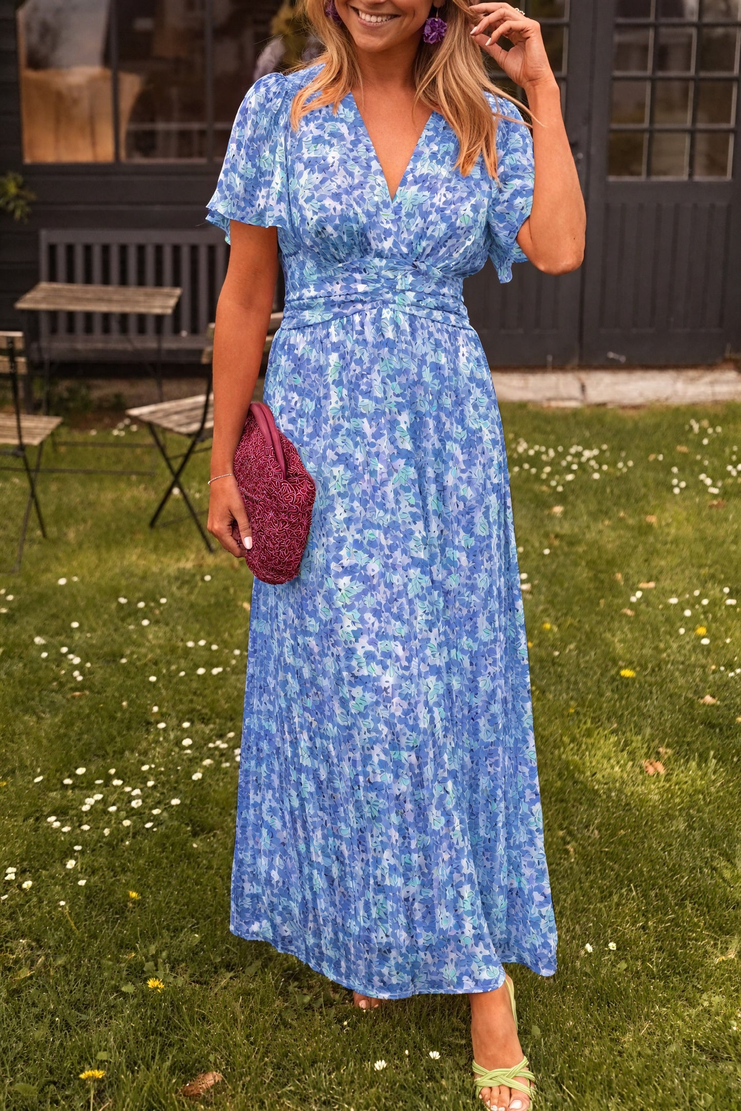 Norideen Dame Kjole – Blomstret V-hals, Plisseret Skørt-83290-67658238-5163-461b-af39-8e8bee912bb8