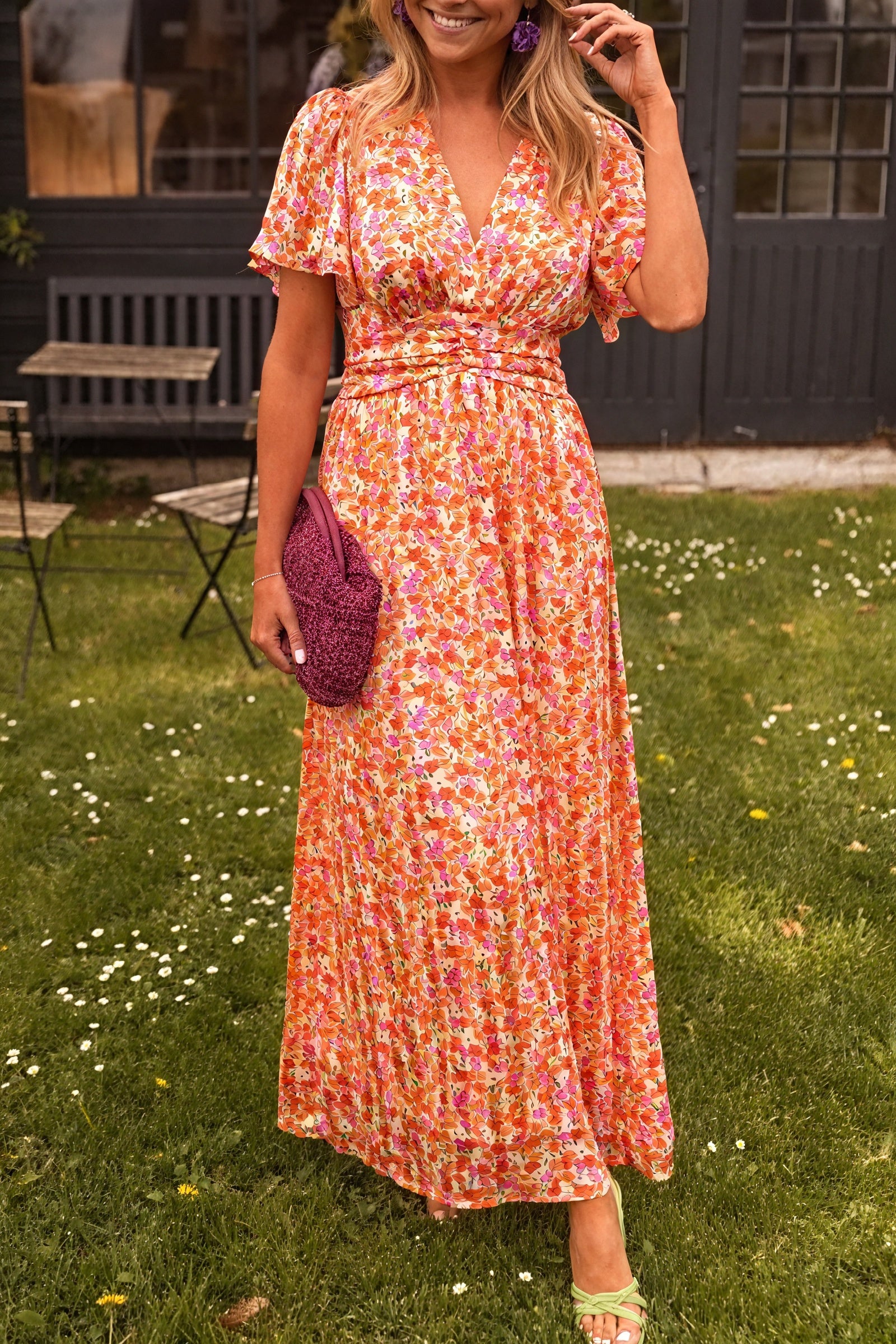Norideen Dame Kjole – Blomstret V-hals, Plisseret Skørt-83290-19251927-9758-4117-b976-566a9ba224fe