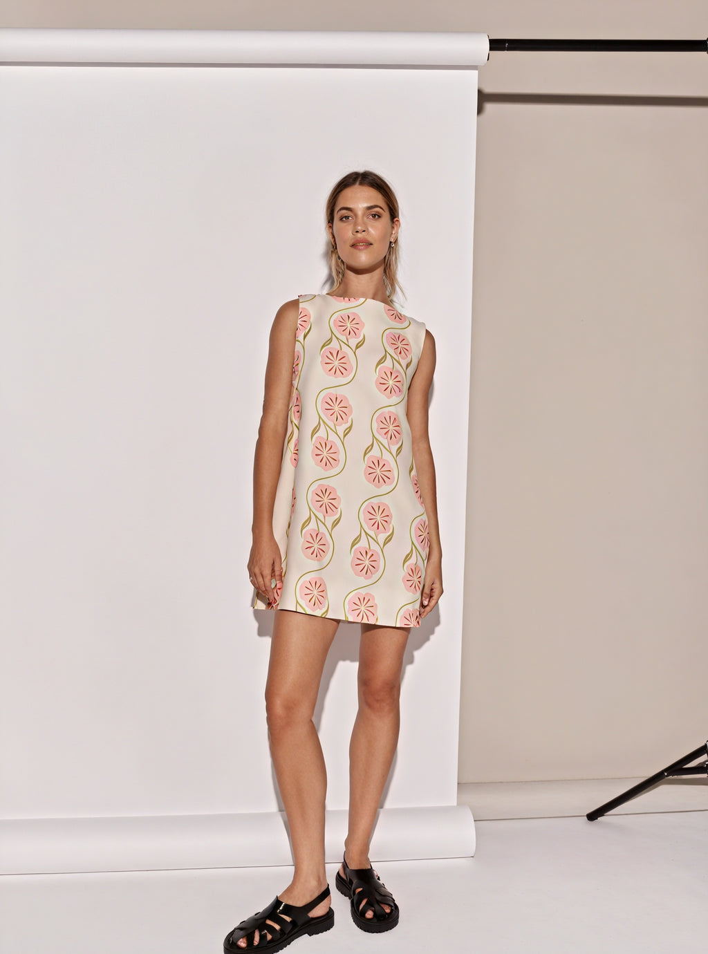 Norideen Kvinders Blomstrede Mini Kjole – Ærmeløs med Unikt Print-83292-b28e206e-1e0a-41f3-843d-fefc5962b0f9