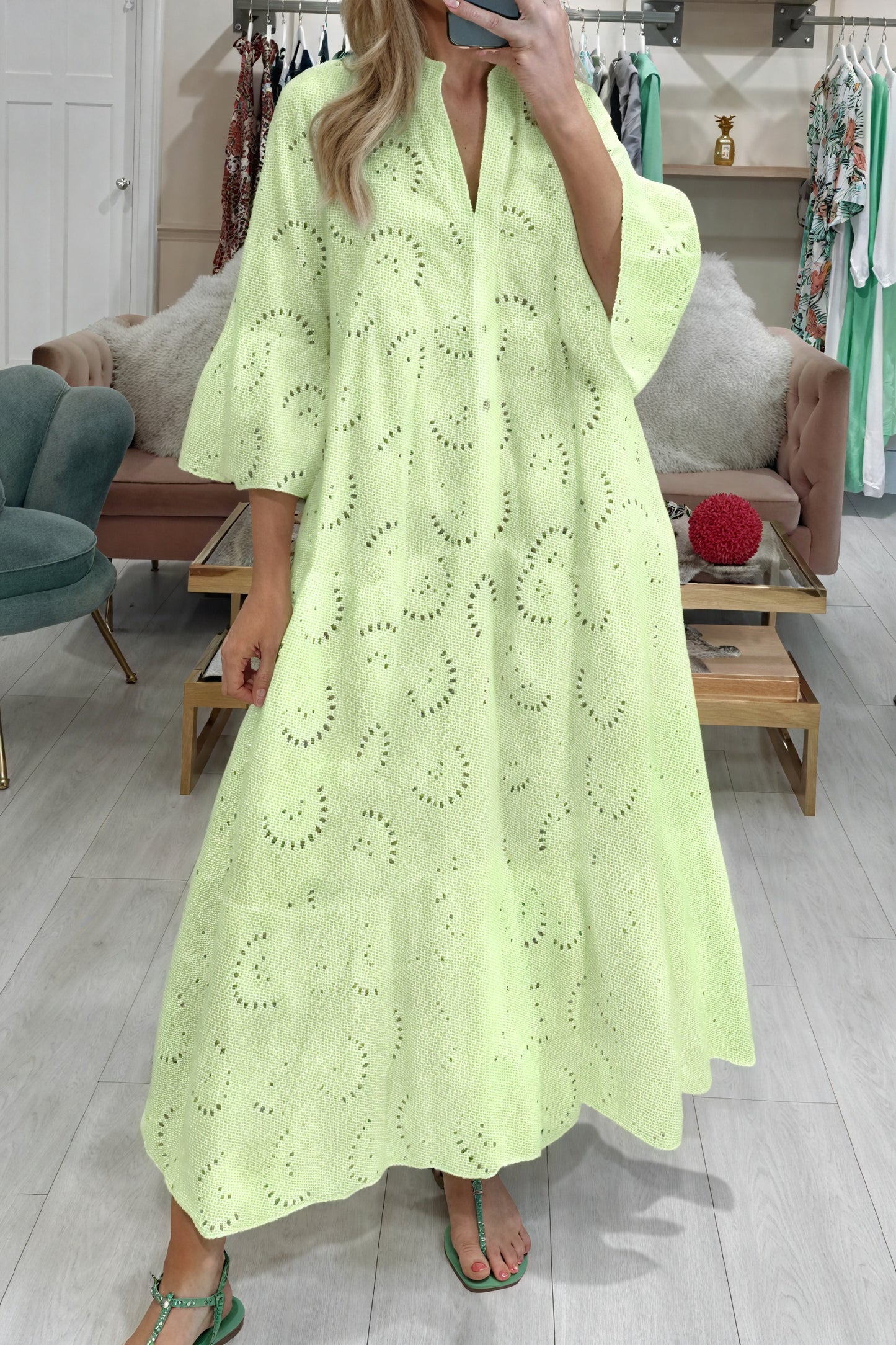 Norideen Dame Øje Blusekjole – V-hals, ¾-ærmer, Knapper, Let Stof S-XL-83323-147f7744-8926-4220-882c-bd30062dbc24