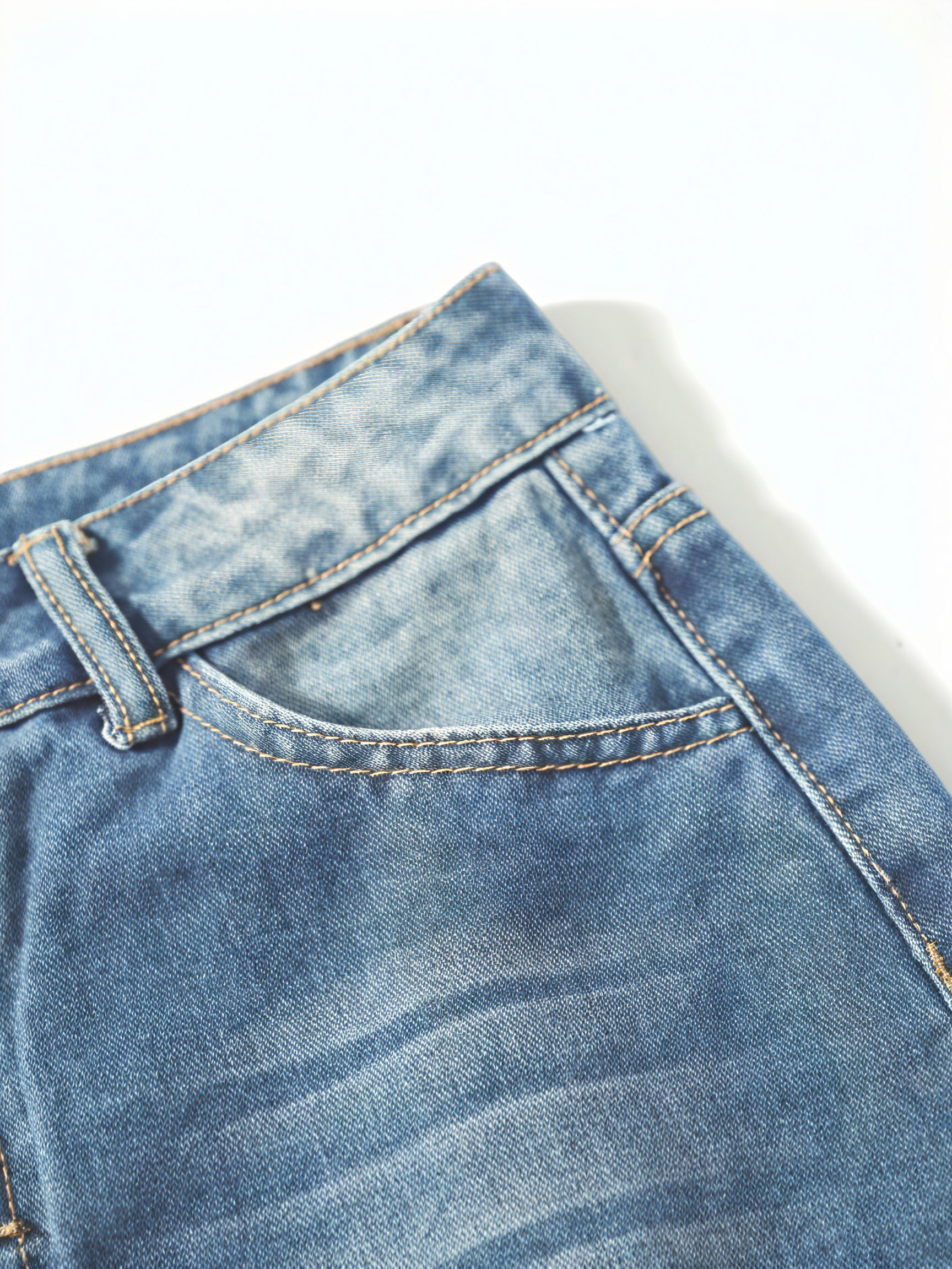 Dame Lyseblå Løse Jeans med Opsmøg og Knaplukning – Komfortabel Denim-83359-040c4cc9-2a7c-438d-80f4-a2f8e1c34aed