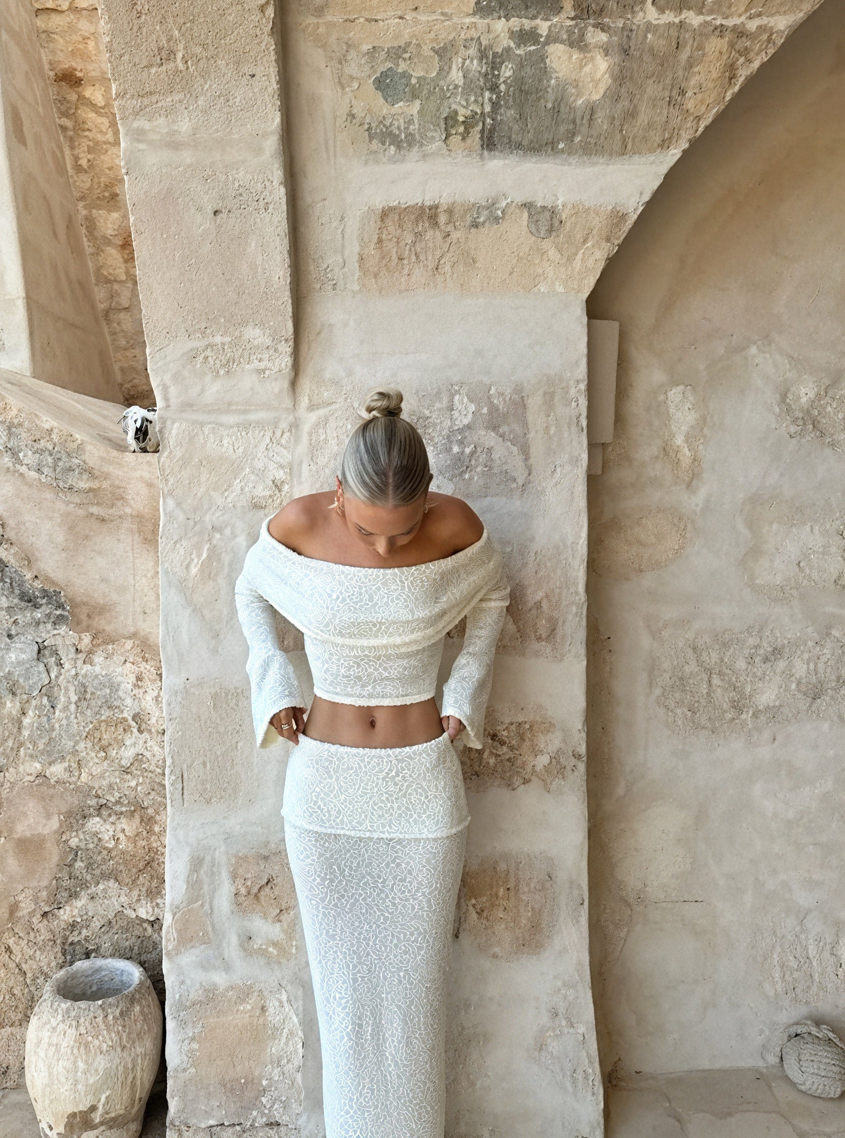 Dame Tekstureret Off-Shoulder Kjole – Lange Ærmer, Elegant Sæt-83558-0602abff-7e3c-42e7-aae0-89d21cd59040
