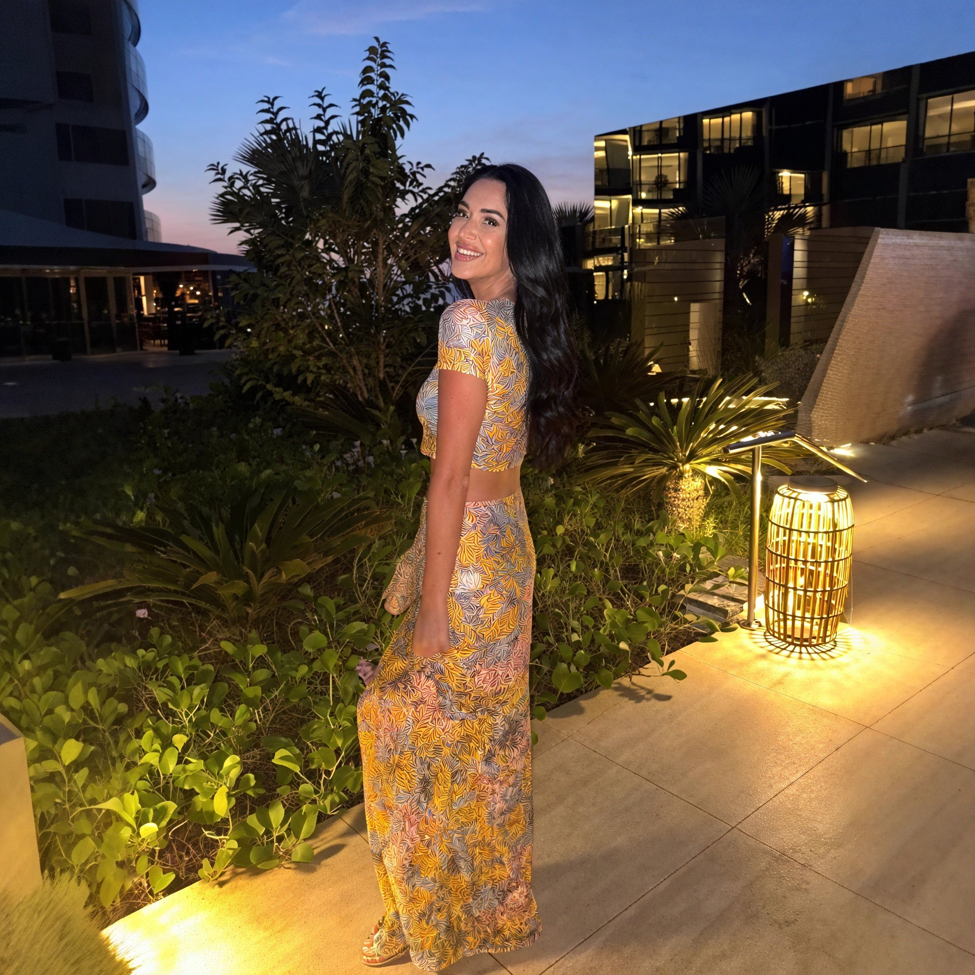 Kvinder Todelt Blomstret Sæt – Crop Top & Maxi Nederdel, Unikt Print-83559-298a897d-d632-458c-9cde-7aad8796bb4e