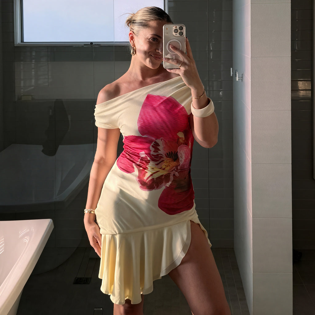 Kvinders Minikjole – Asymmetrisk Hals, Blomsterprint, Kort Længde-83568-a8203c27-f08f-42ea-9d72-116faa918734