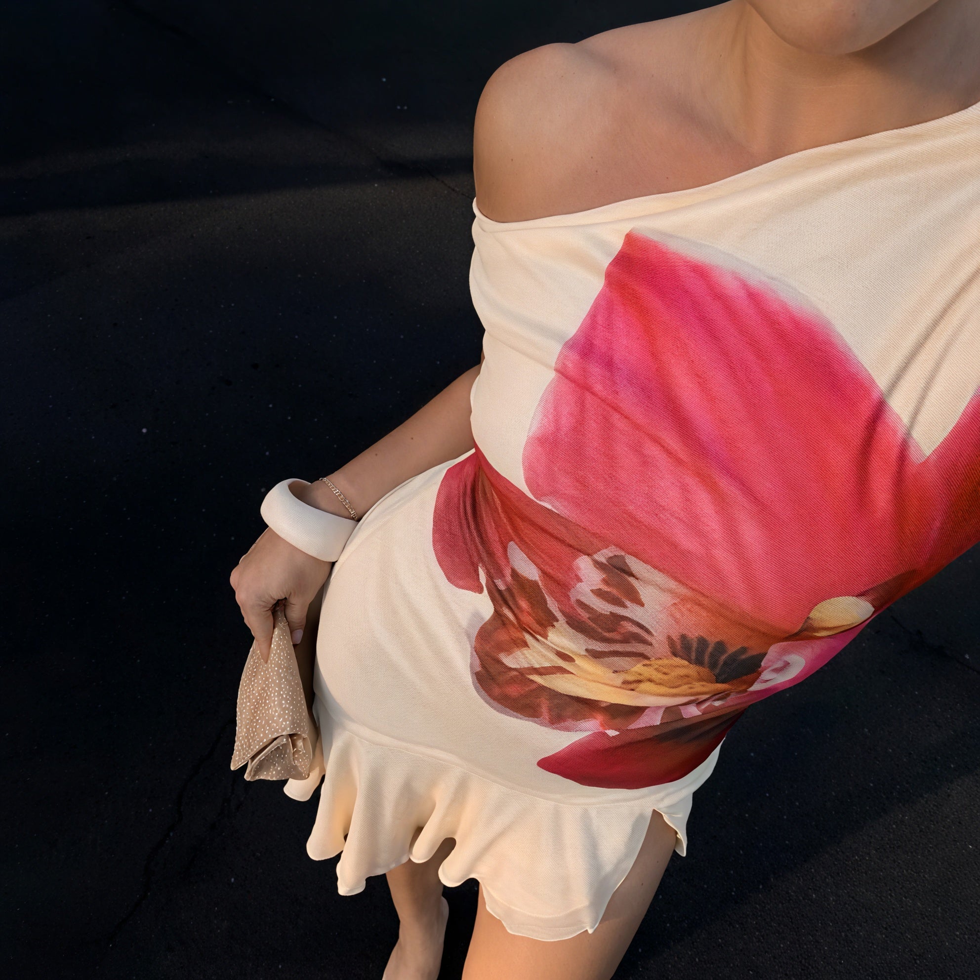 Kvinders Minikjole – Asymmetrisk Hals, Blomsterprint, Kort Længde-83568-80d9cfc2-2ff1-45d9-936a-b23b97d470dd