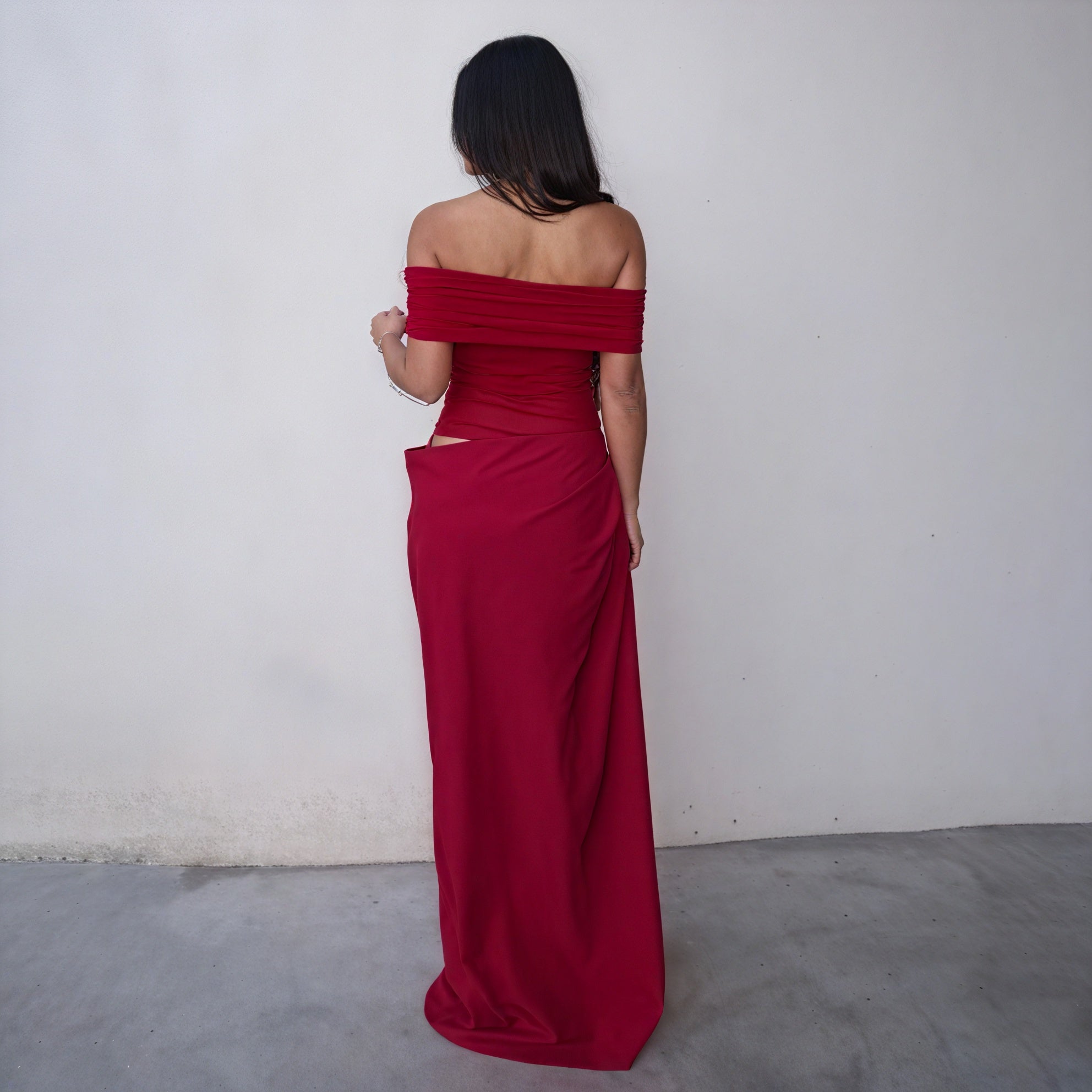 Dame Gulvlængde Kjole – Off-Shoulder, Talje-Cutout, Flydende Stof, Elegant Aftenkjole-83596-c8882d5d-98ce-494e-b2d9-6ad6aba5326f