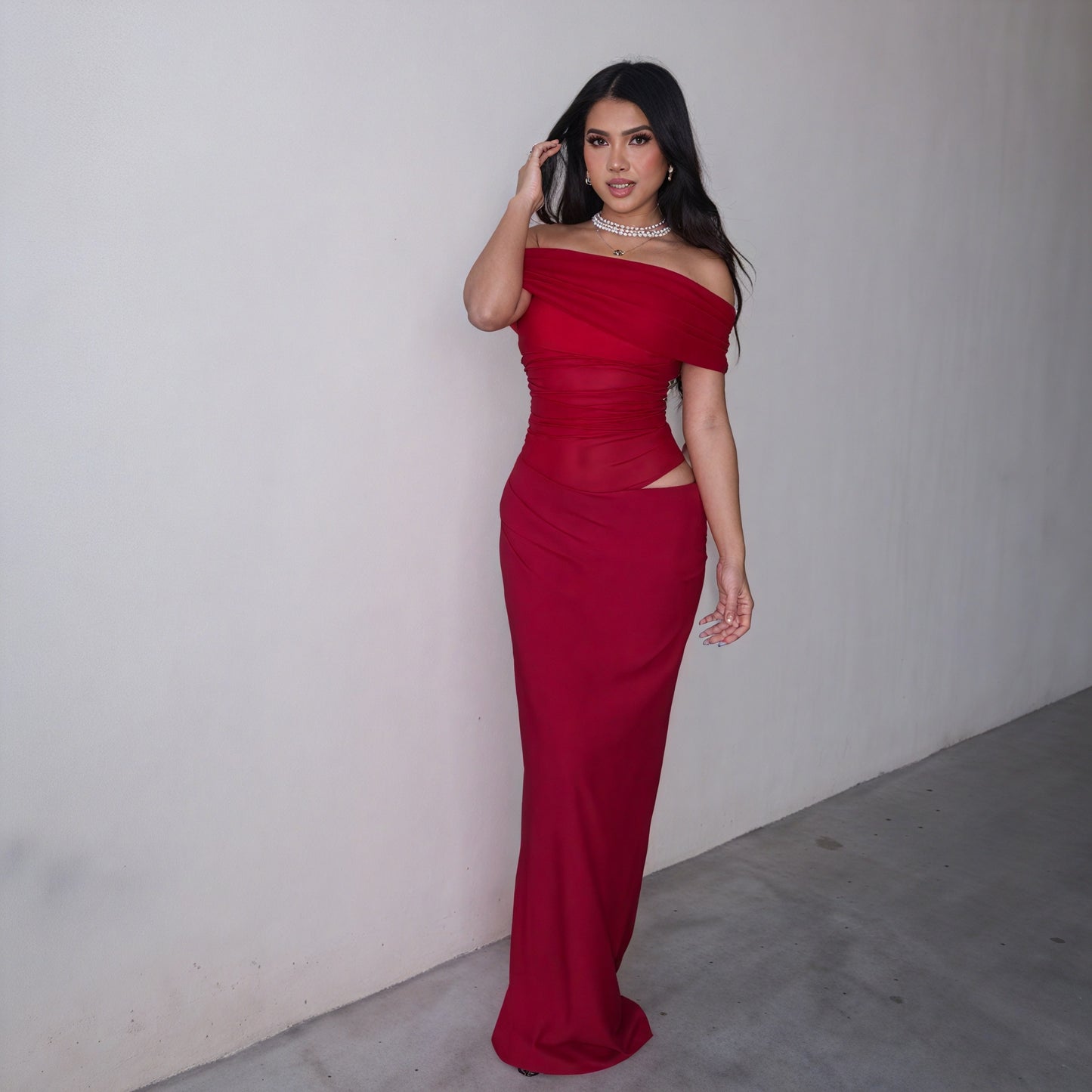 Dame Gulvlængde Kjole – Off-Shoulder, Talje-Cutout, Flydende Stof, Elegant Aftenkjole-83596-e781d9a5-6f10-4f8c-bb83-5b39f496cfec