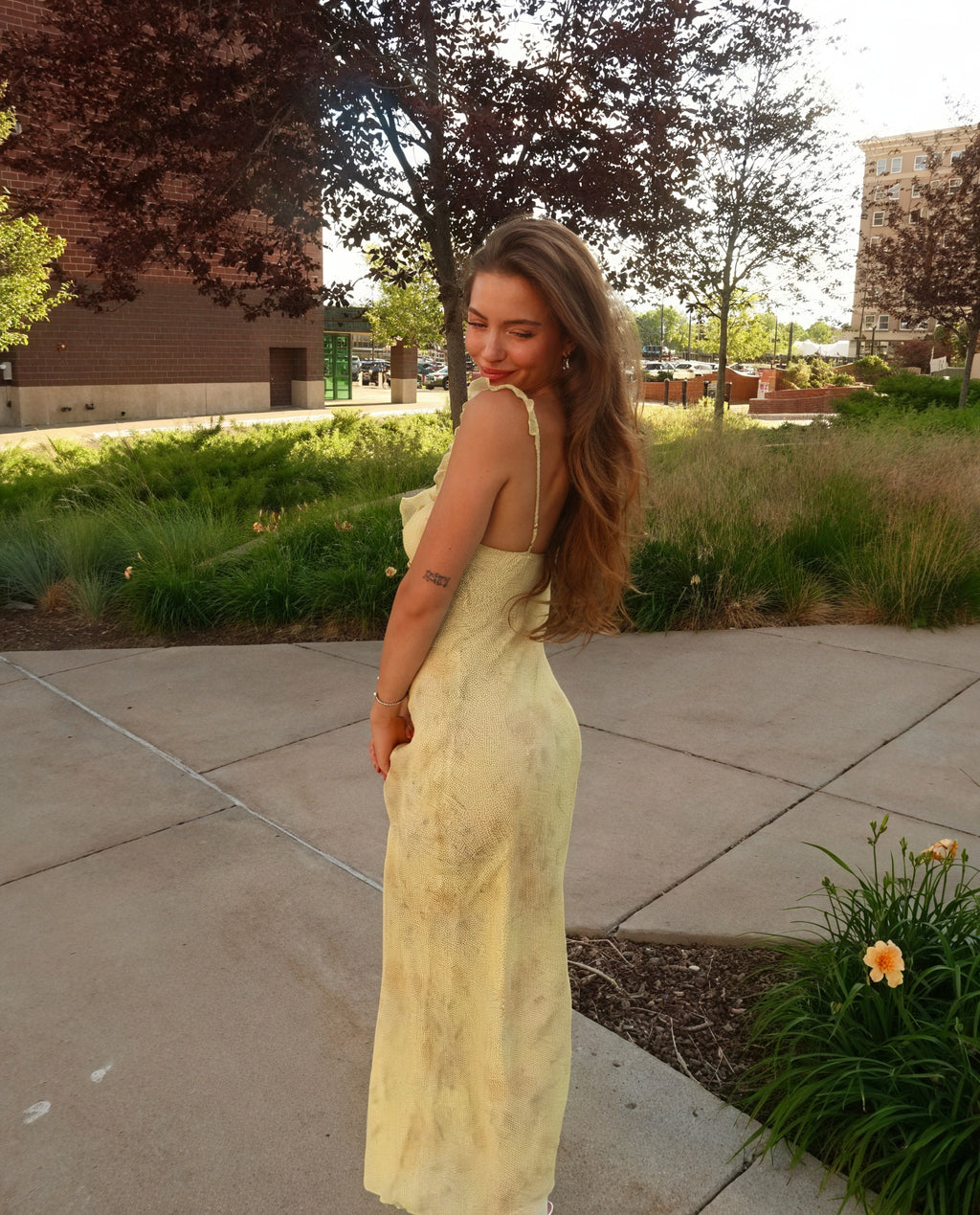 Kvinders Blomstret Kjole – Letvægtsstof, Spaghettistropper, Flæsedetaljer, Norideen-83695-bf752250-0e70-4994-8cc2-40ac845e77cf