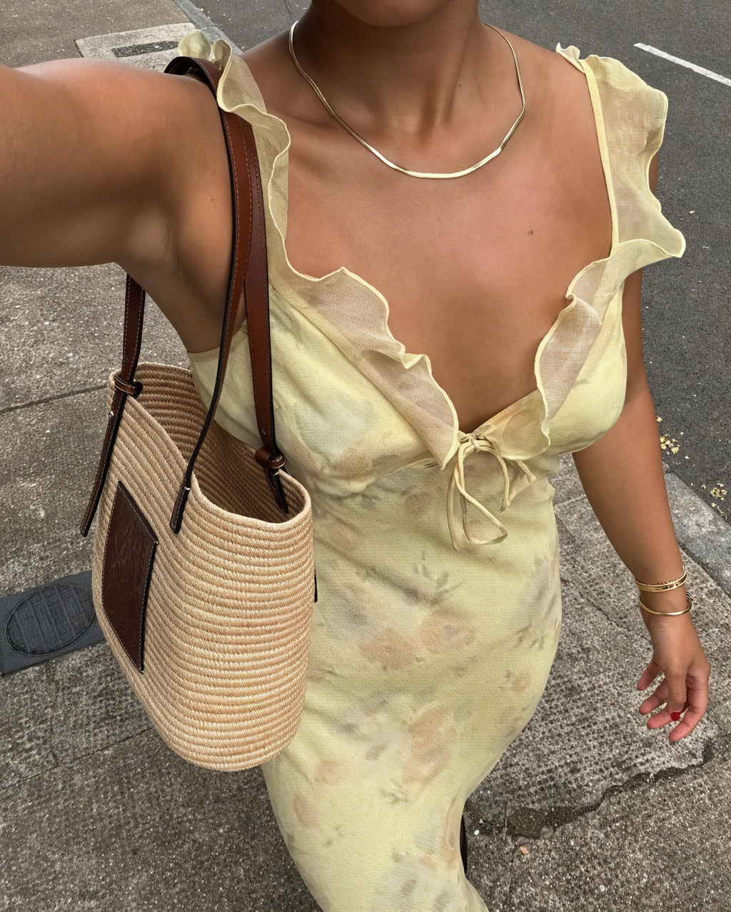 Kvinders Blomstret Kjole – Letvægtsstof, Spaghettistropper, Flæsedetaljer, Norideen-83695-9a9aef45-26d4-455b-b1f6-b79729fa20d3