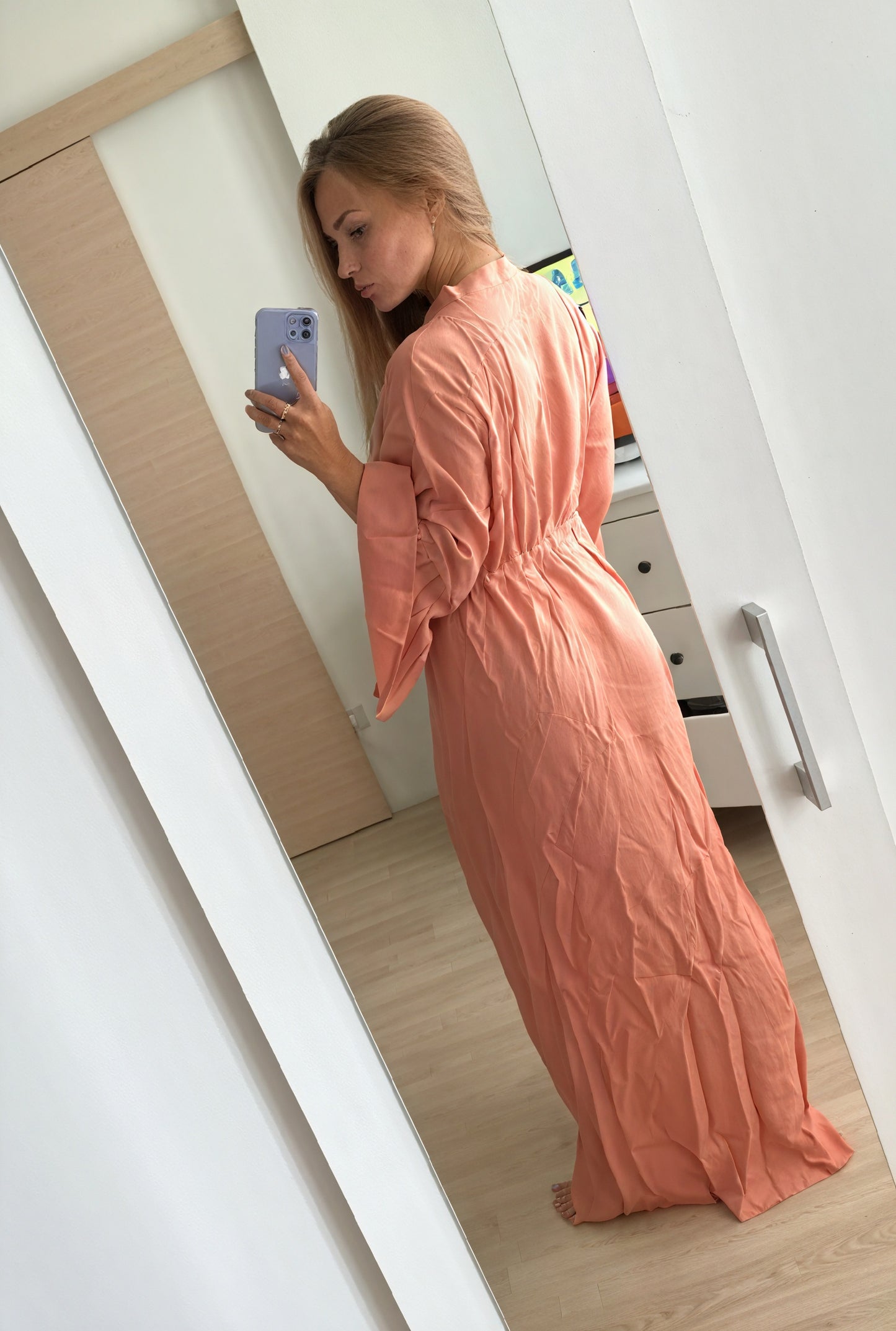 Dame Maxikjole – Langærmet V-hals med Bindebånd, Flydende Stil-83779-3a15a49a-89e6-4588-9553-7f12f504f025