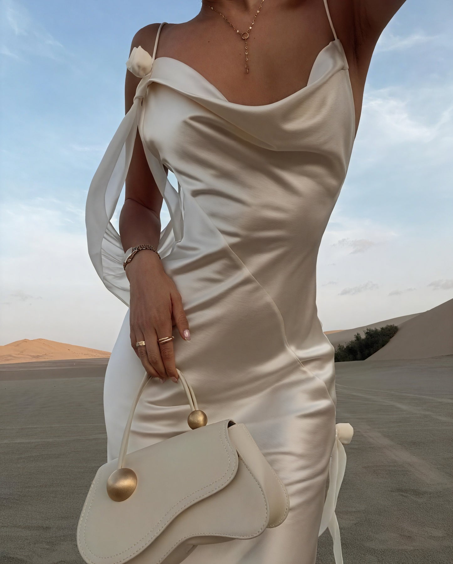 Dame Maxikjole – Satin, Vandfaldsudskæring, Spaghettistropper, Gulvlængde-83831-8a96ab4d-4552-48b9-878d-c9759d2be7fe