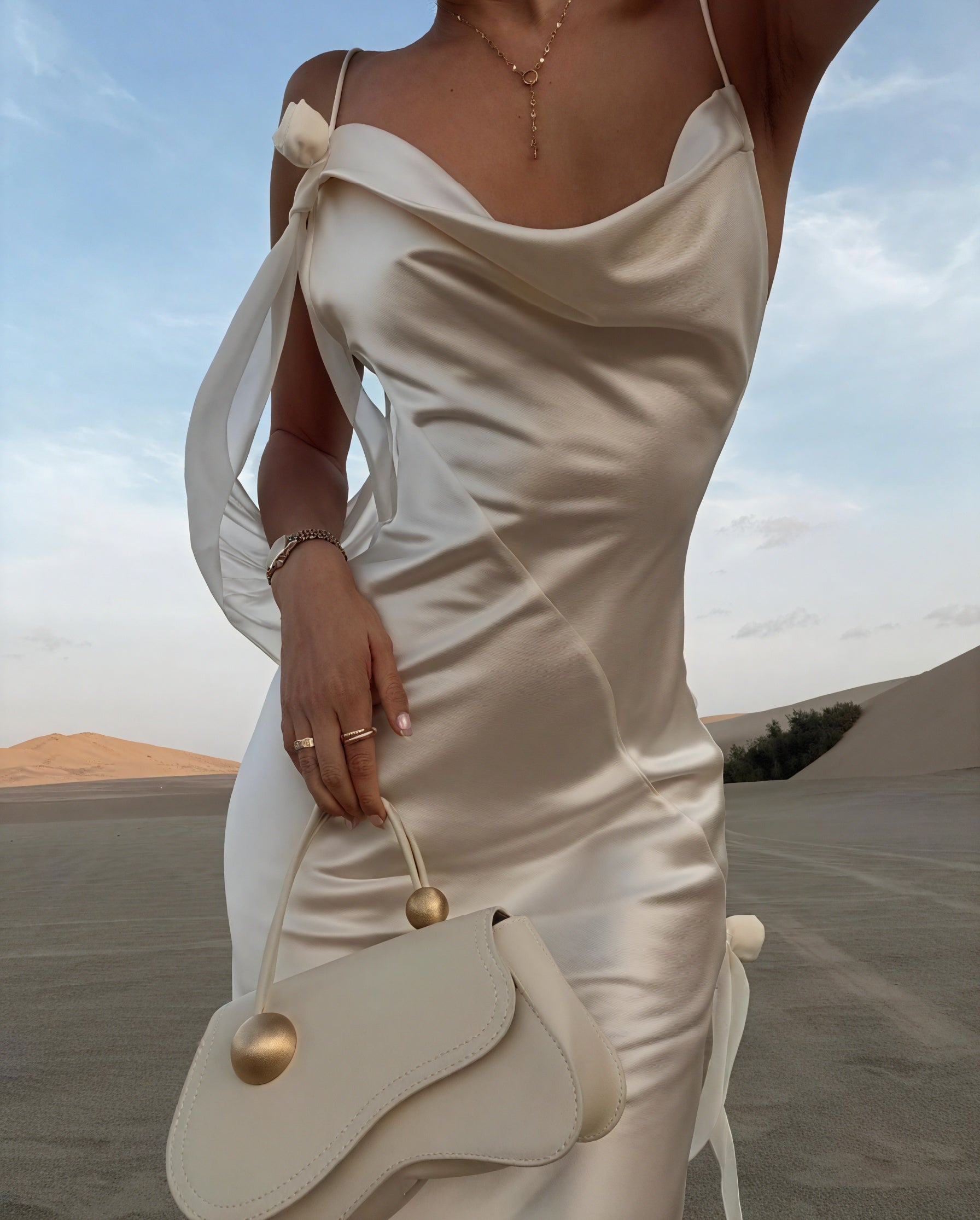 Dame Maxikjole – Satin, Vandfaldsudskæring, Spaghettistropper, Gulvlængde-83831-8a96ab4d-4552-48b9-878d-c9759d2be7fe