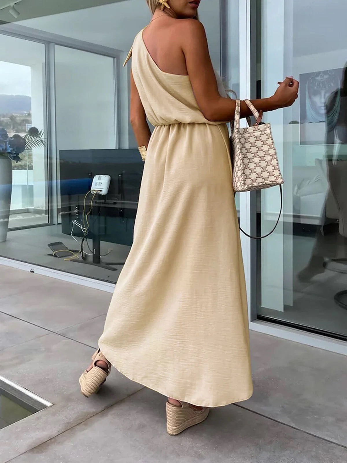 Damekjole One-Shoulder – Asymmetrisk Hals, Slids & Taljebinding-83342-8839f17e-0ff8-443f-9d9c-d30e02aead09